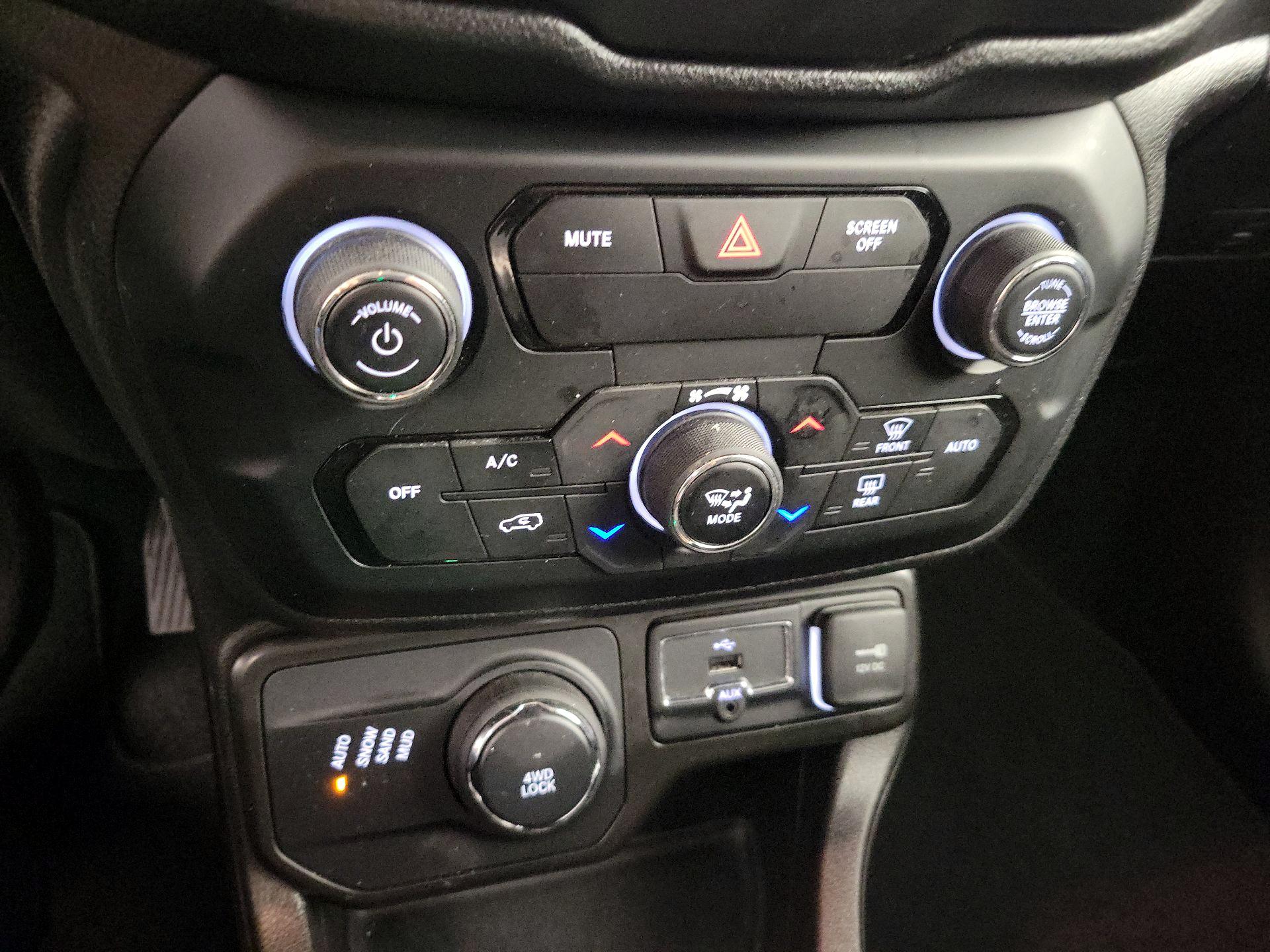 Thumbnail: 2020 Jeep Renegade - 17