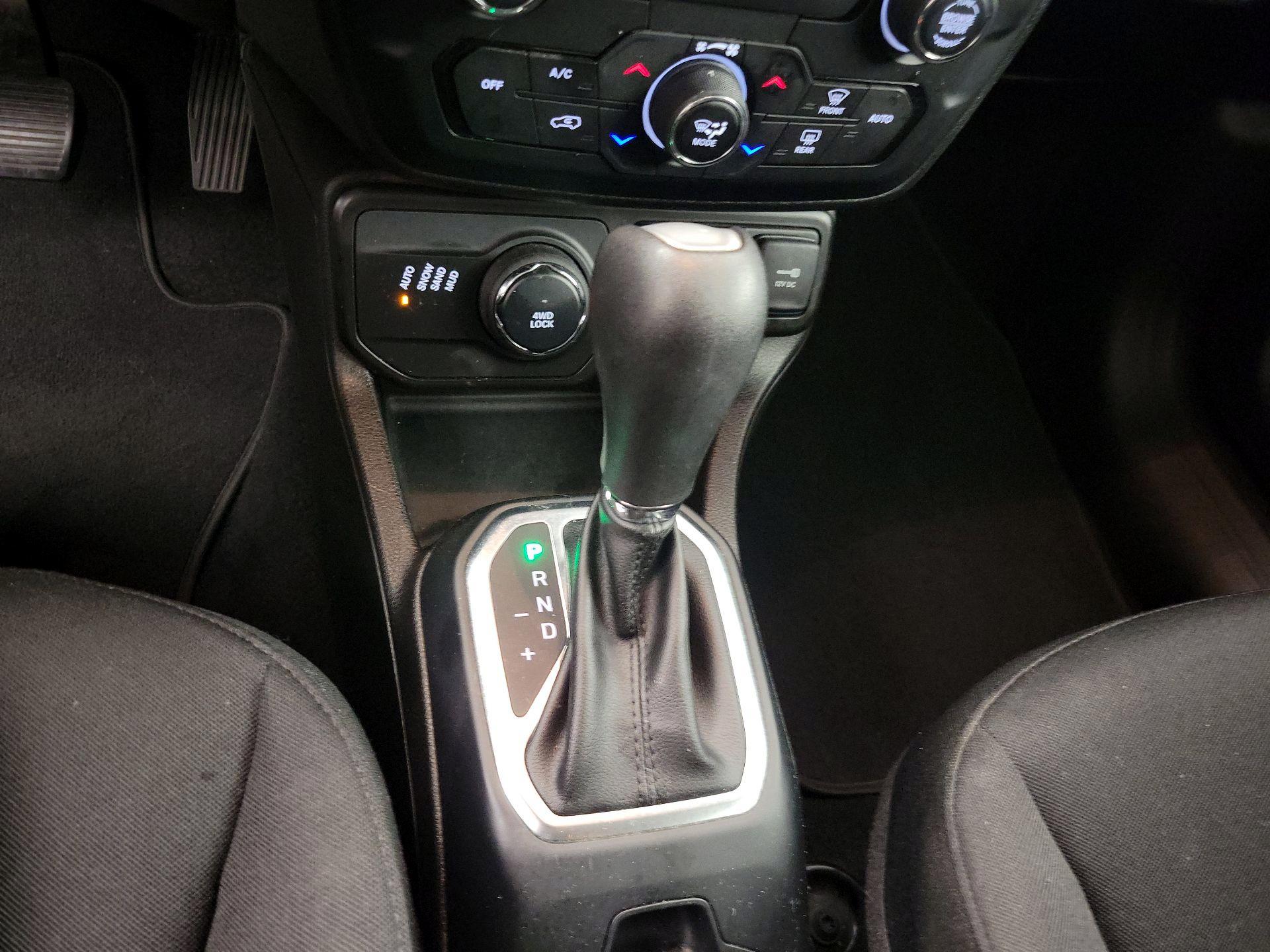 Thumbnail: 2020 Jeep Renegade - 18