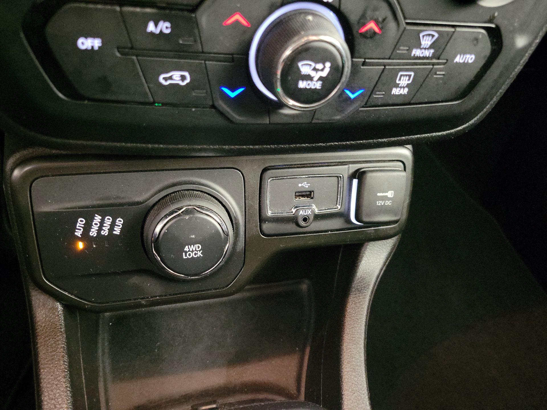 Thumbnail: 2020 Jeep Renegade - 19