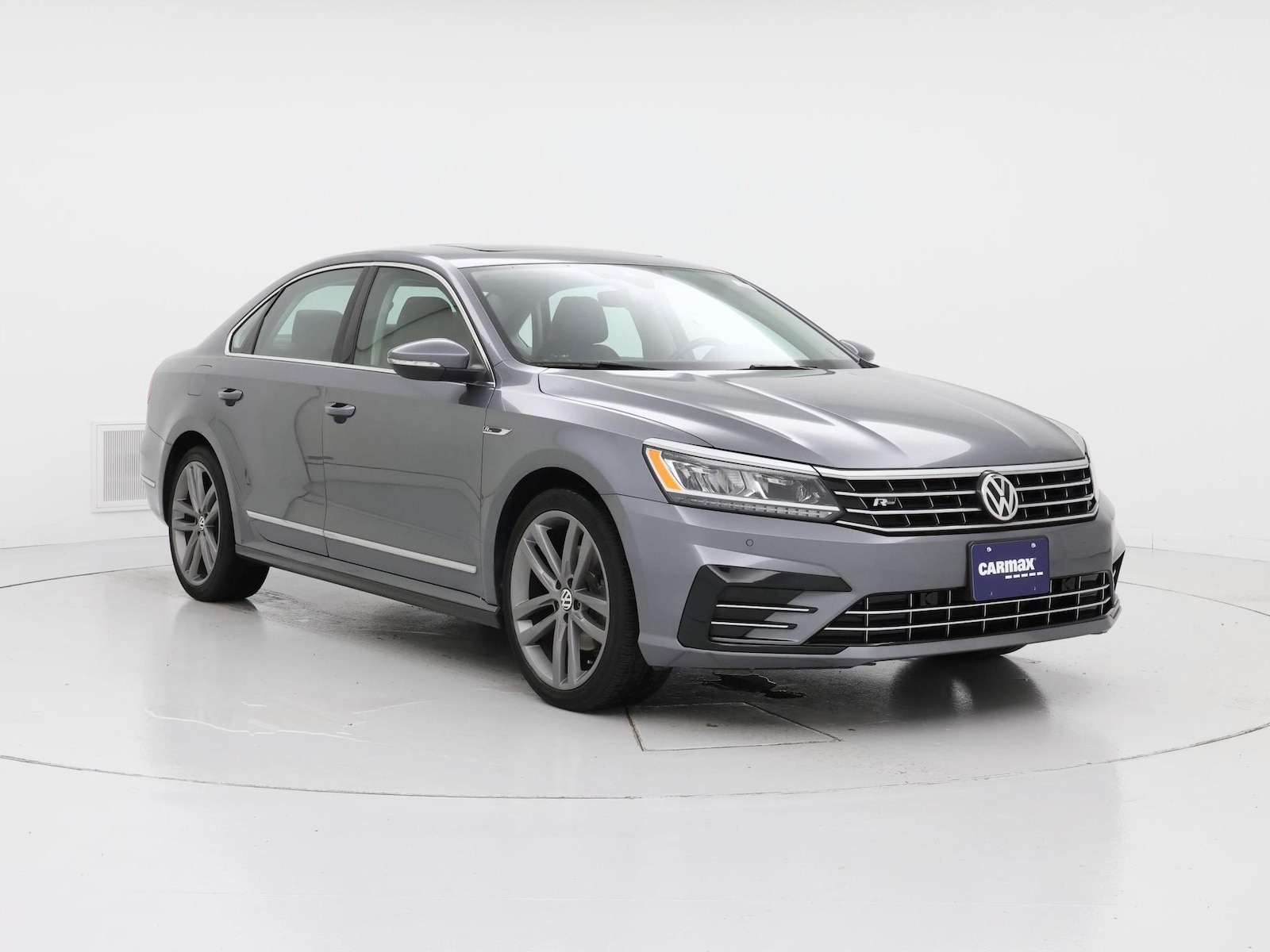 2019 Volkswagen Passat SE R-Line - Photo 2