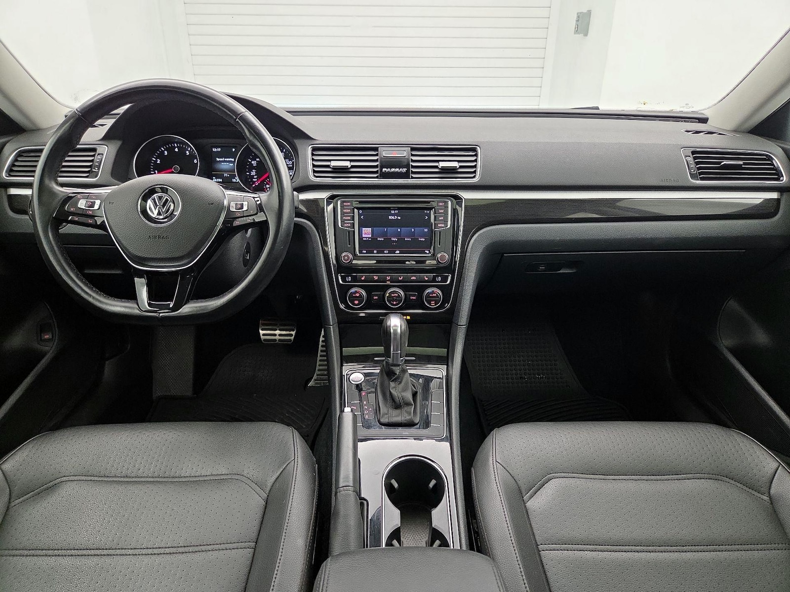 2019 Volkswagen Passat SE R-Line - Photo 10