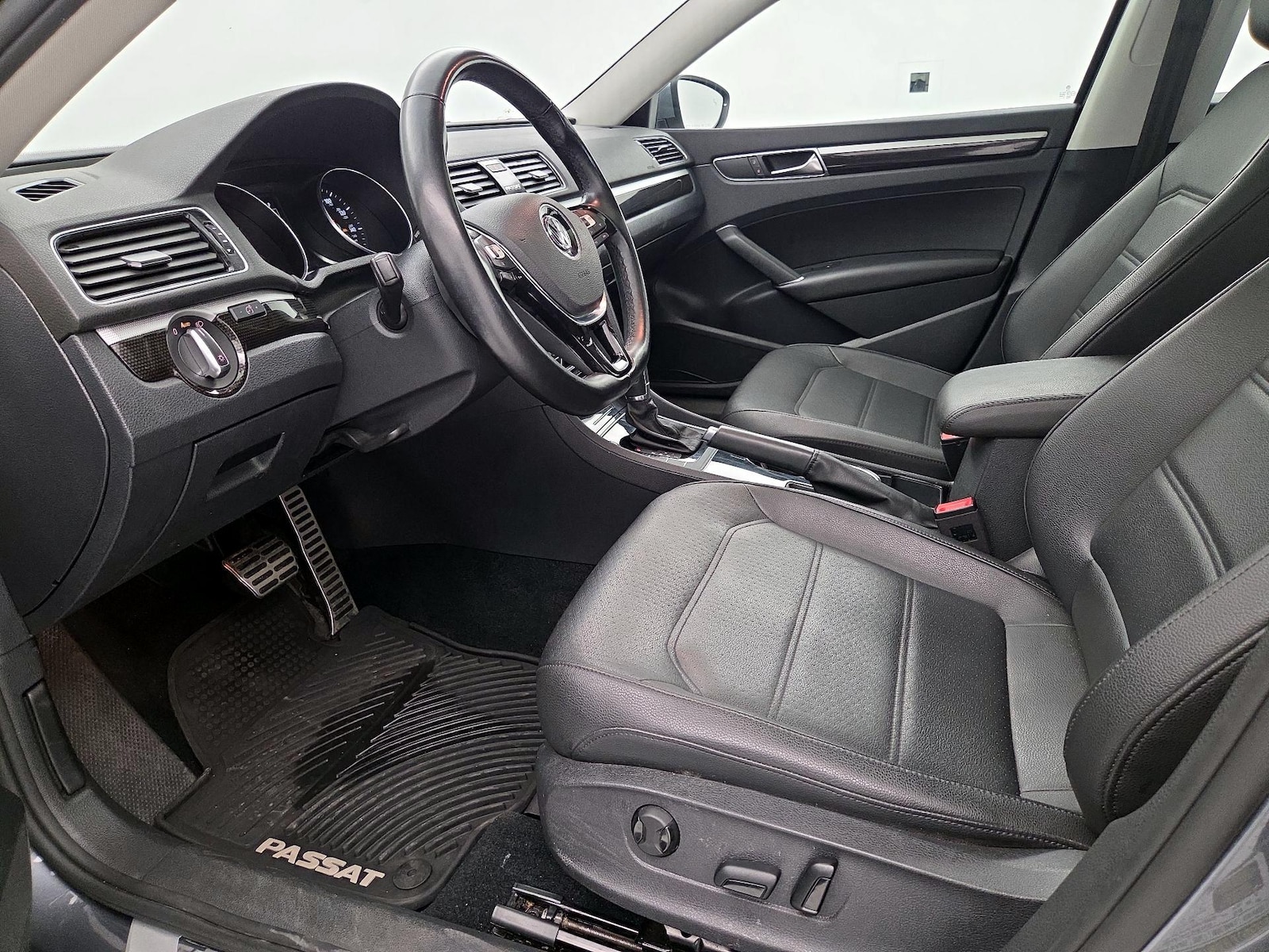 2019 Volkswagen Passat SE R-Line - Photo 12