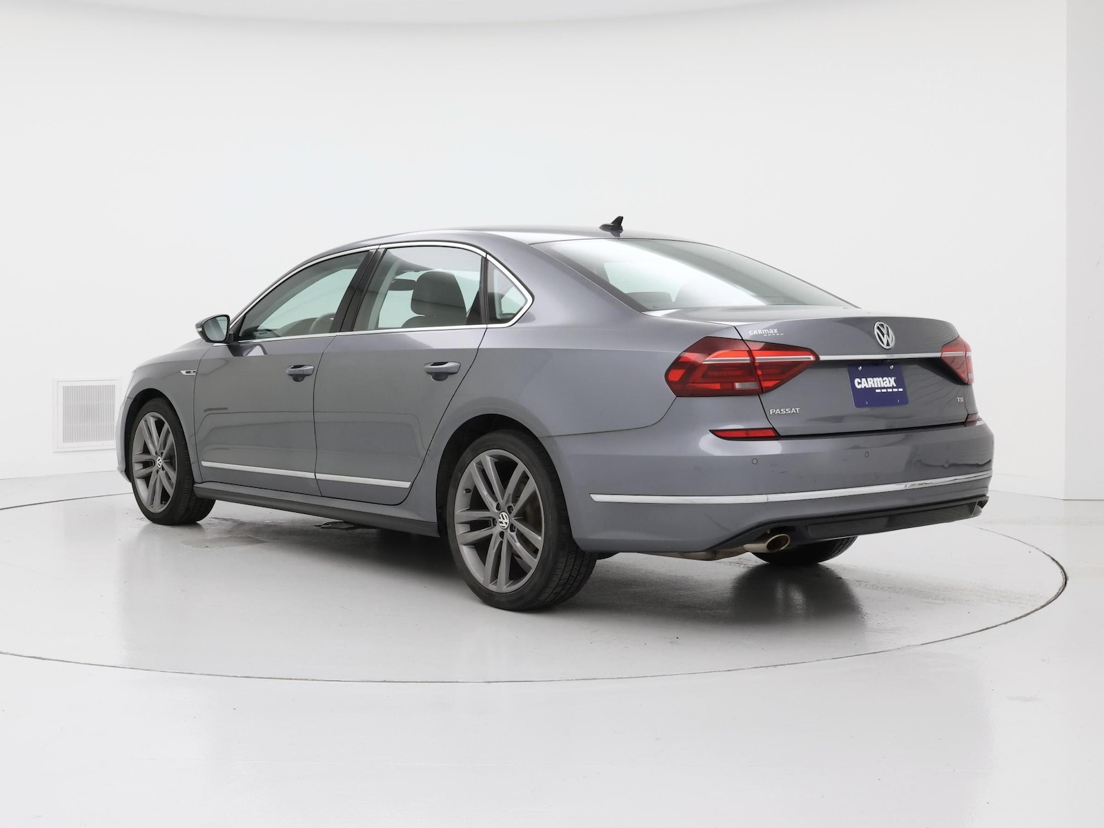 2019 Volkswagen Passat SE R-Line - Photo 3