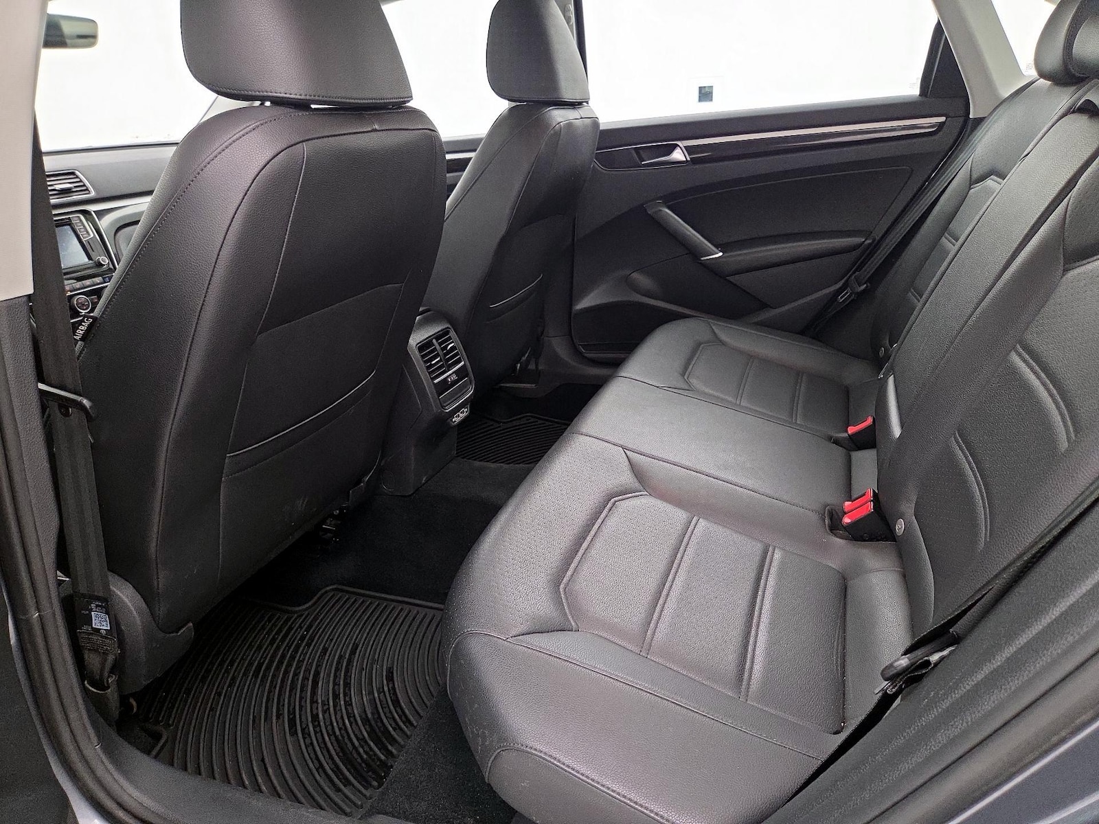 2019 Volkswagen Passat SE R-Line - Photo 21