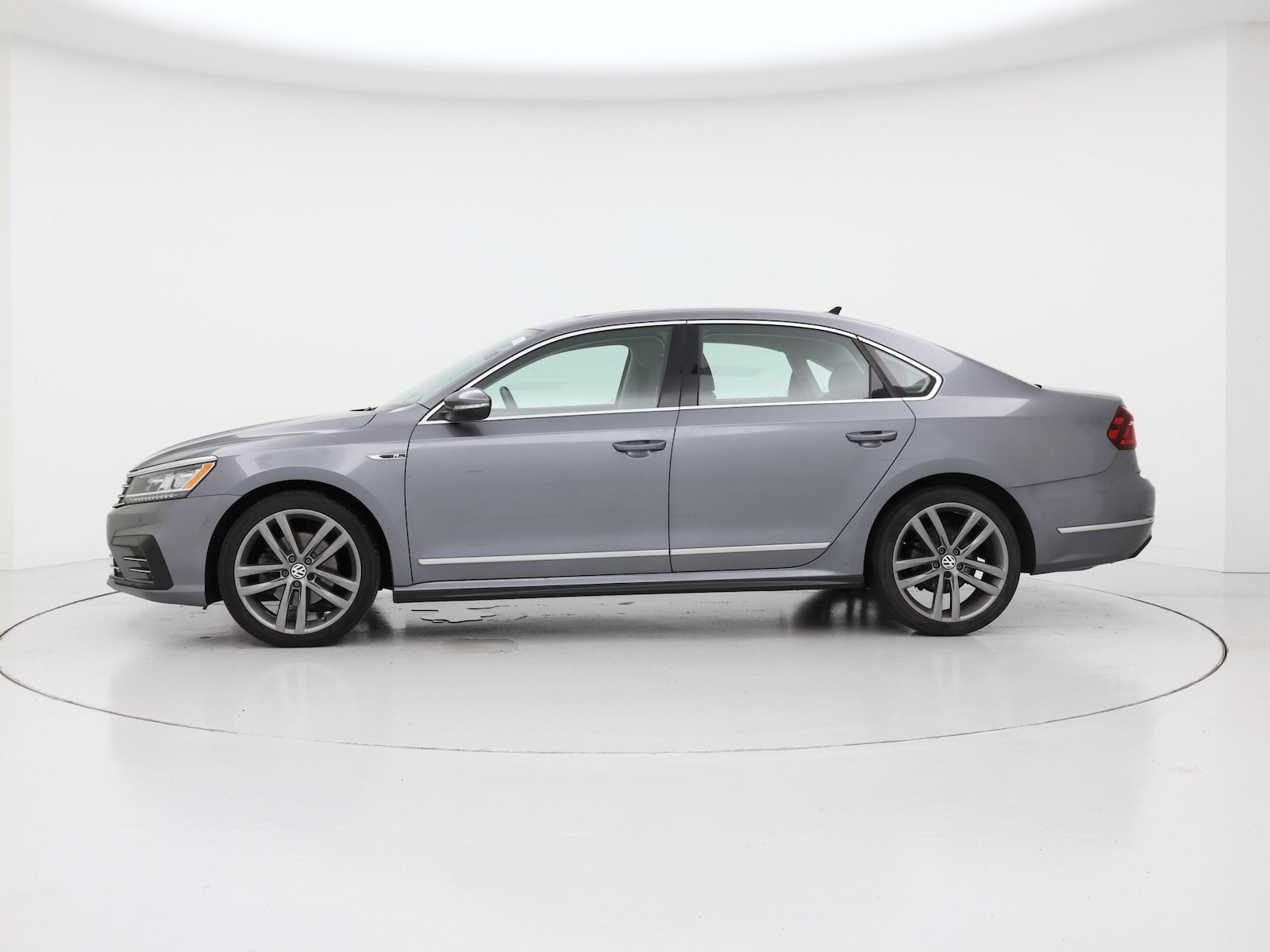 2019 Volkswagen Passat SE R-Line - Photo 4