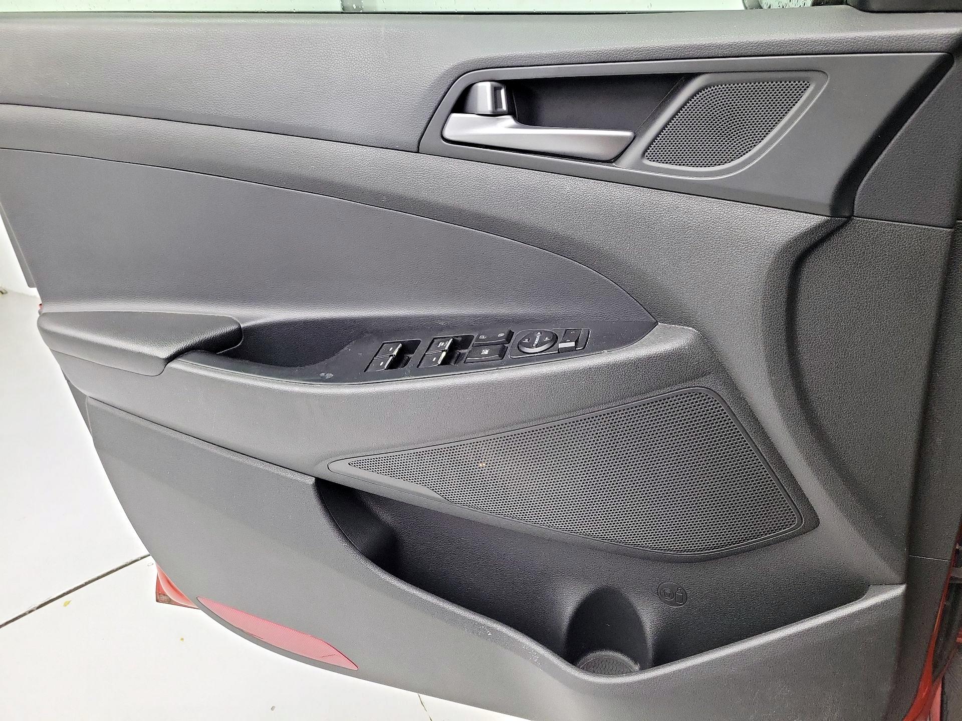 Thumbnail: 2016 Hyundai Tucson - 12