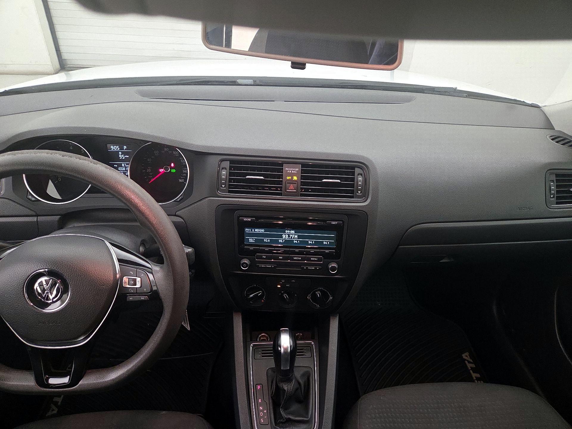 Thumbnail: 2015 Volkswagen Jetta - 9