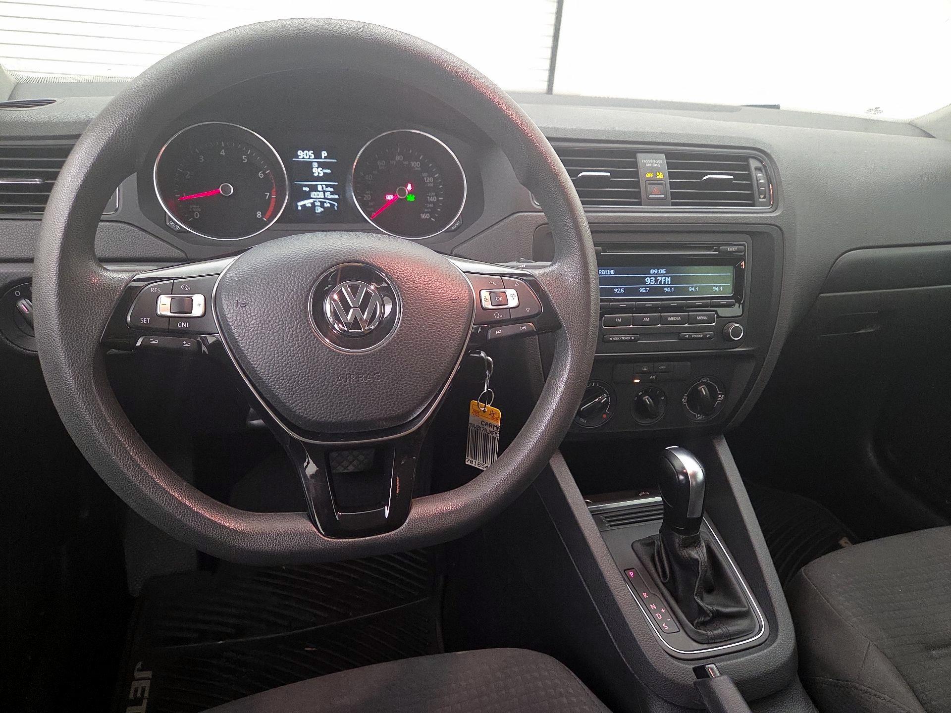 Thumbnail: 2015 Volkswagen Jetta - 10