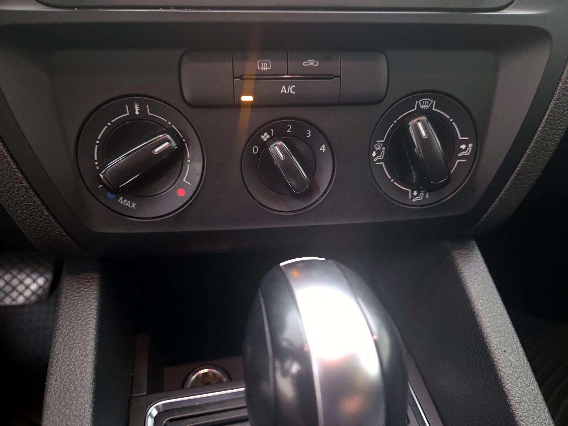 Thumbnail: 2015 Volkswagen Jetta - 15