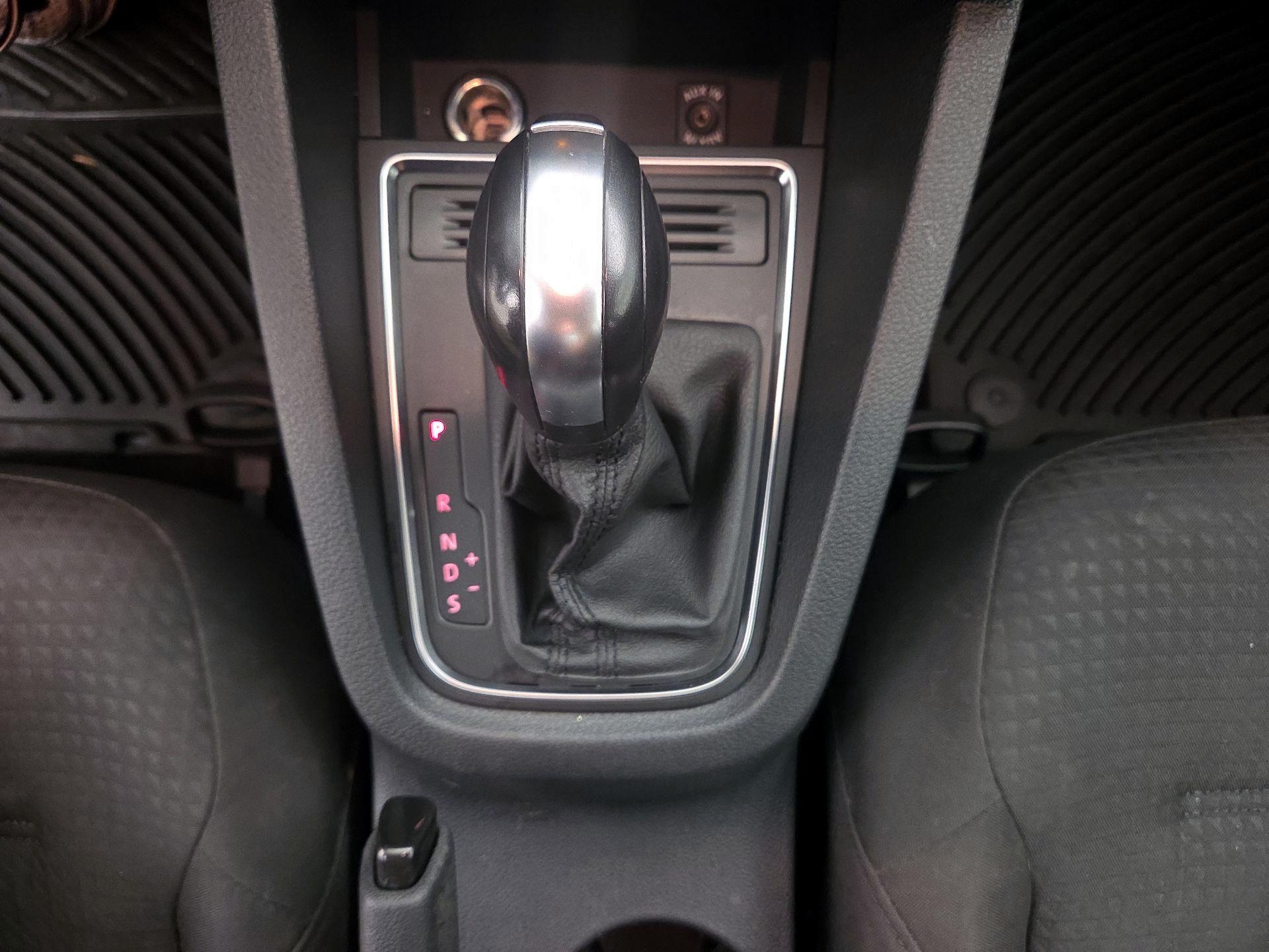 Thumbnail: 2015 Volkswagen Jetta - 16