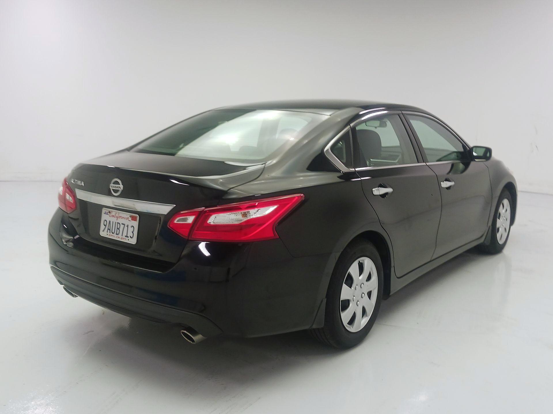 Thumbnail: 2017 Nissan Altima - 5