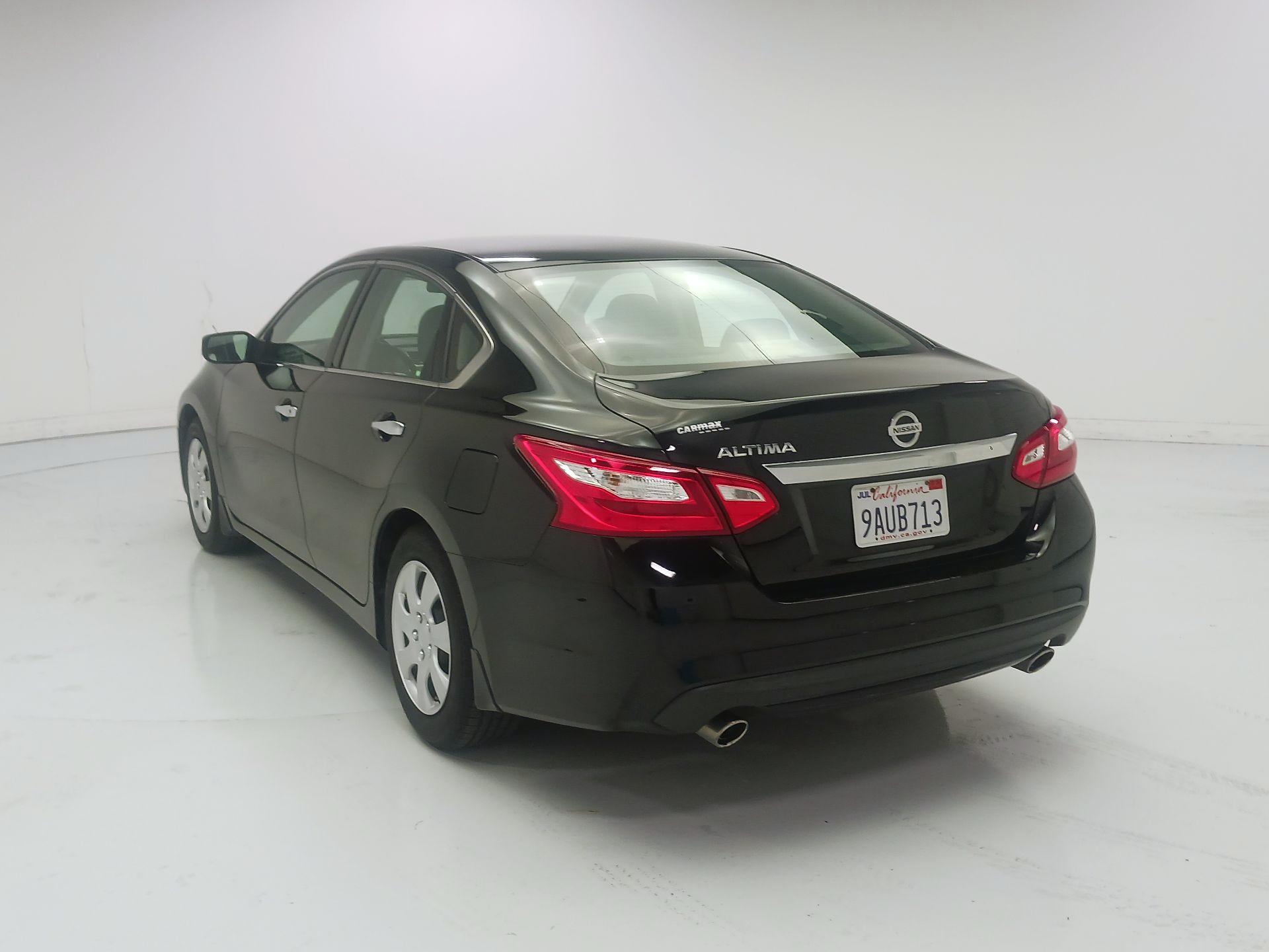 Thumbnail: 2017 Nissan Altima - 7