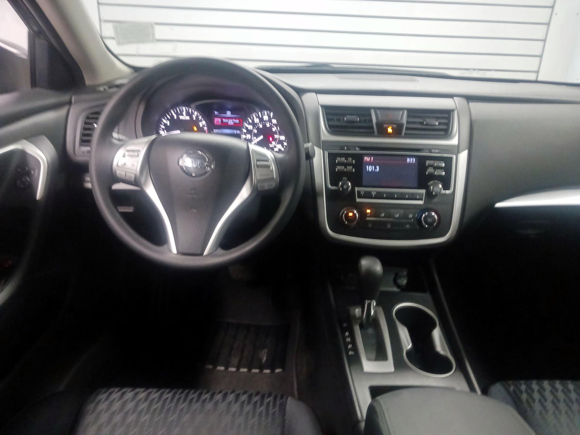 Thumbnail: 2017 Nissan Altima - 8