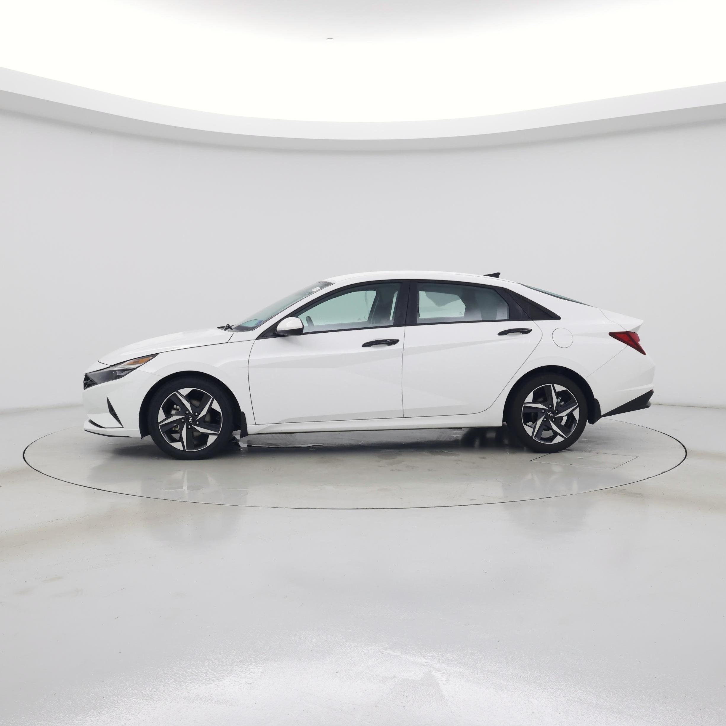 Thumbnail: 2023 Hyundai Elantra - 3
