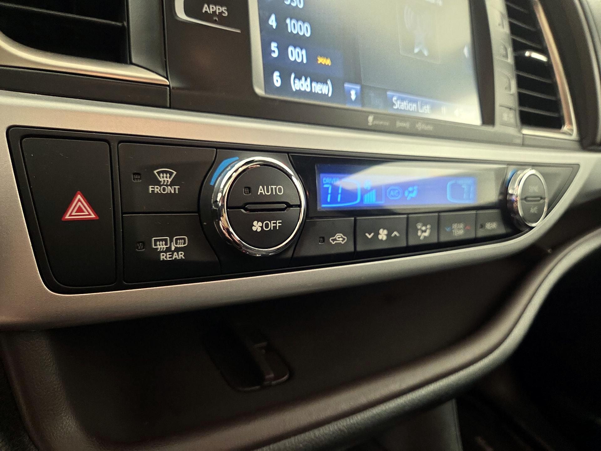 Thumbnail: 2019 Toyota Highlander - 17