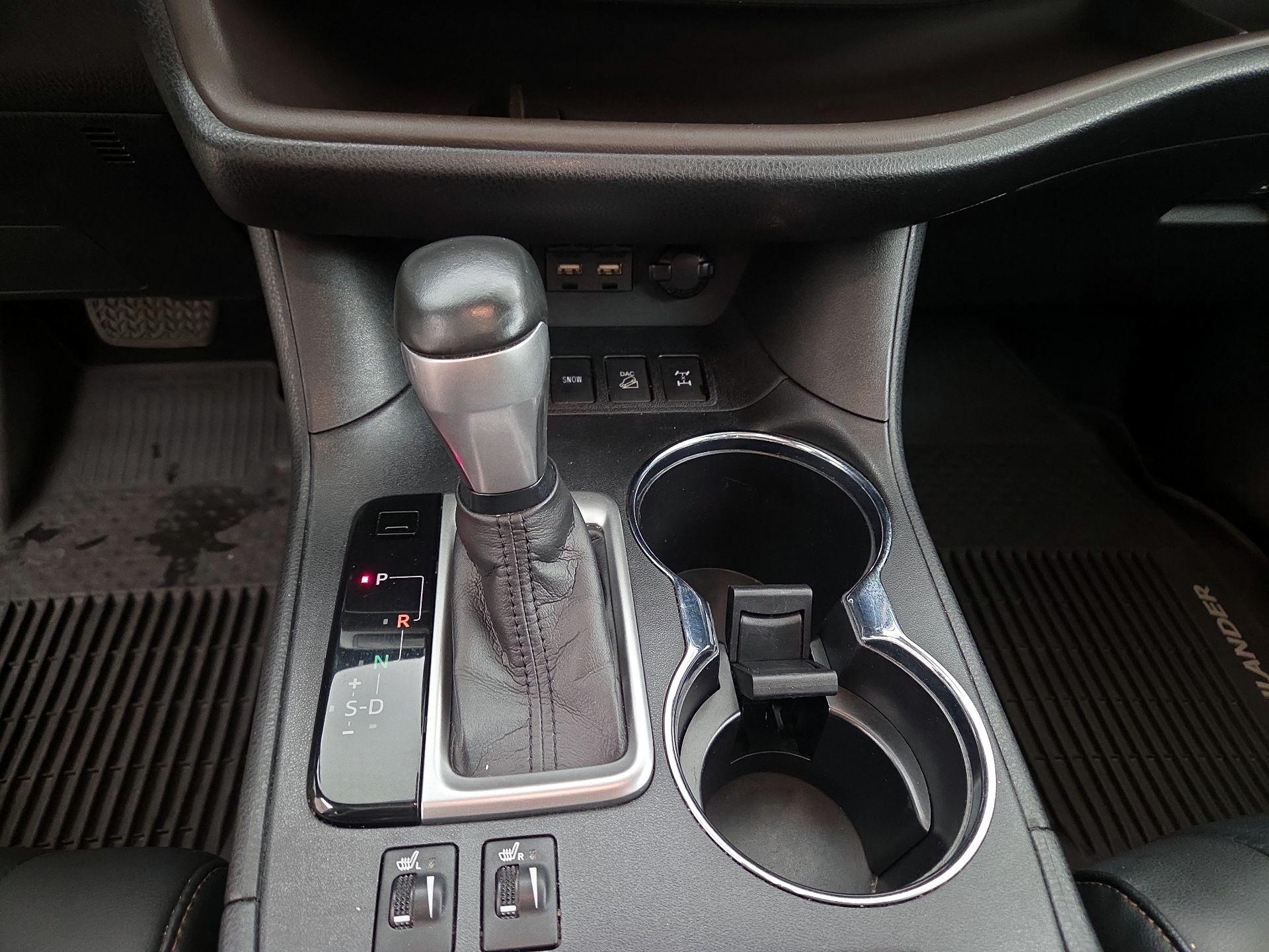 Thumbnail: 2019 Toyota Highlander - 18