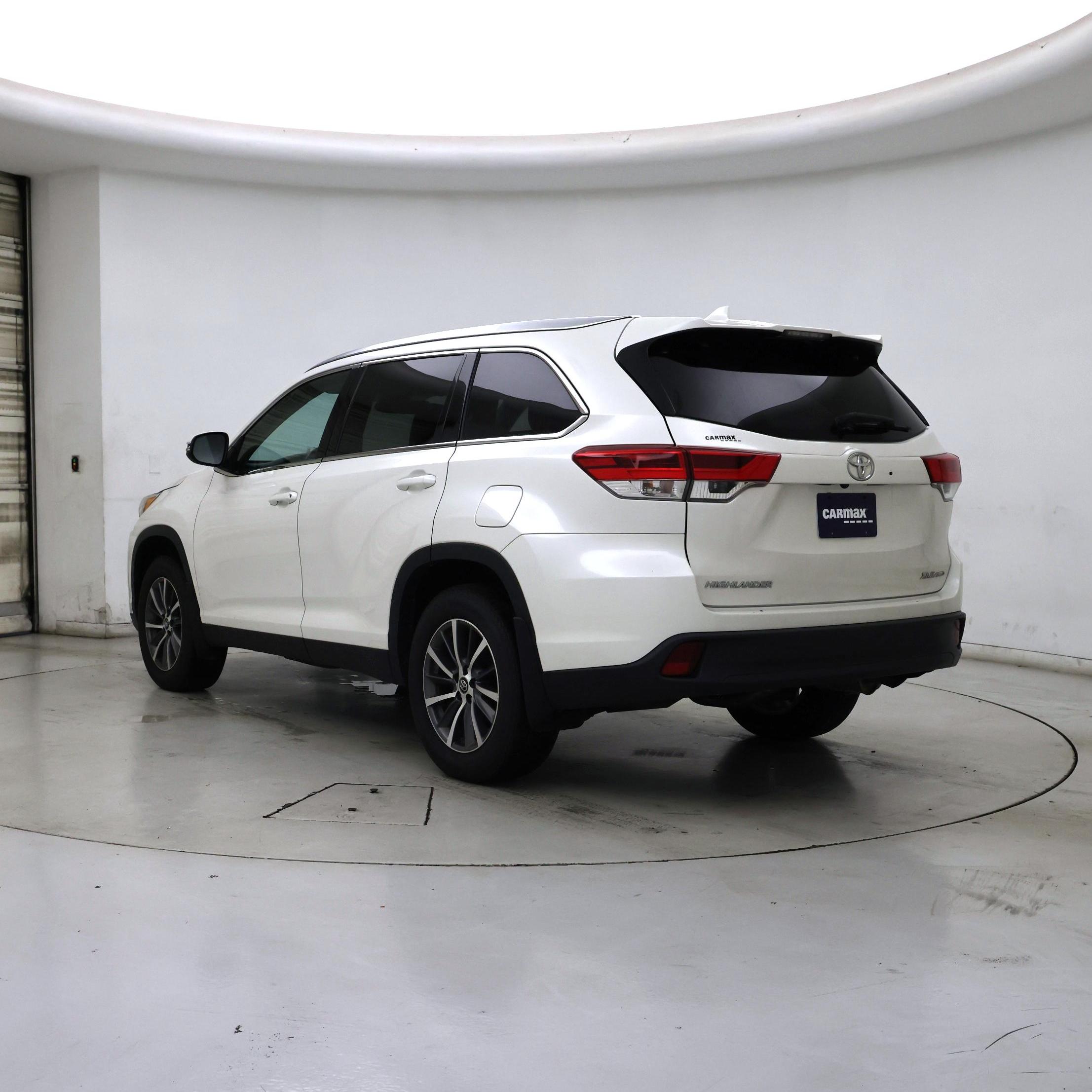 Thumbnail: 2019 Toyota Highlander - 2