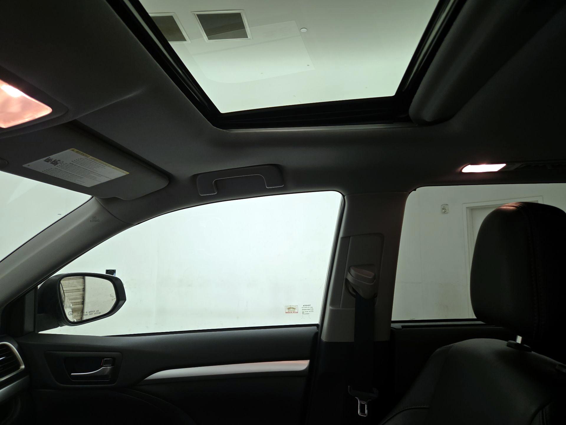 Thumbnail: 2019 Toyota Highlander - 20