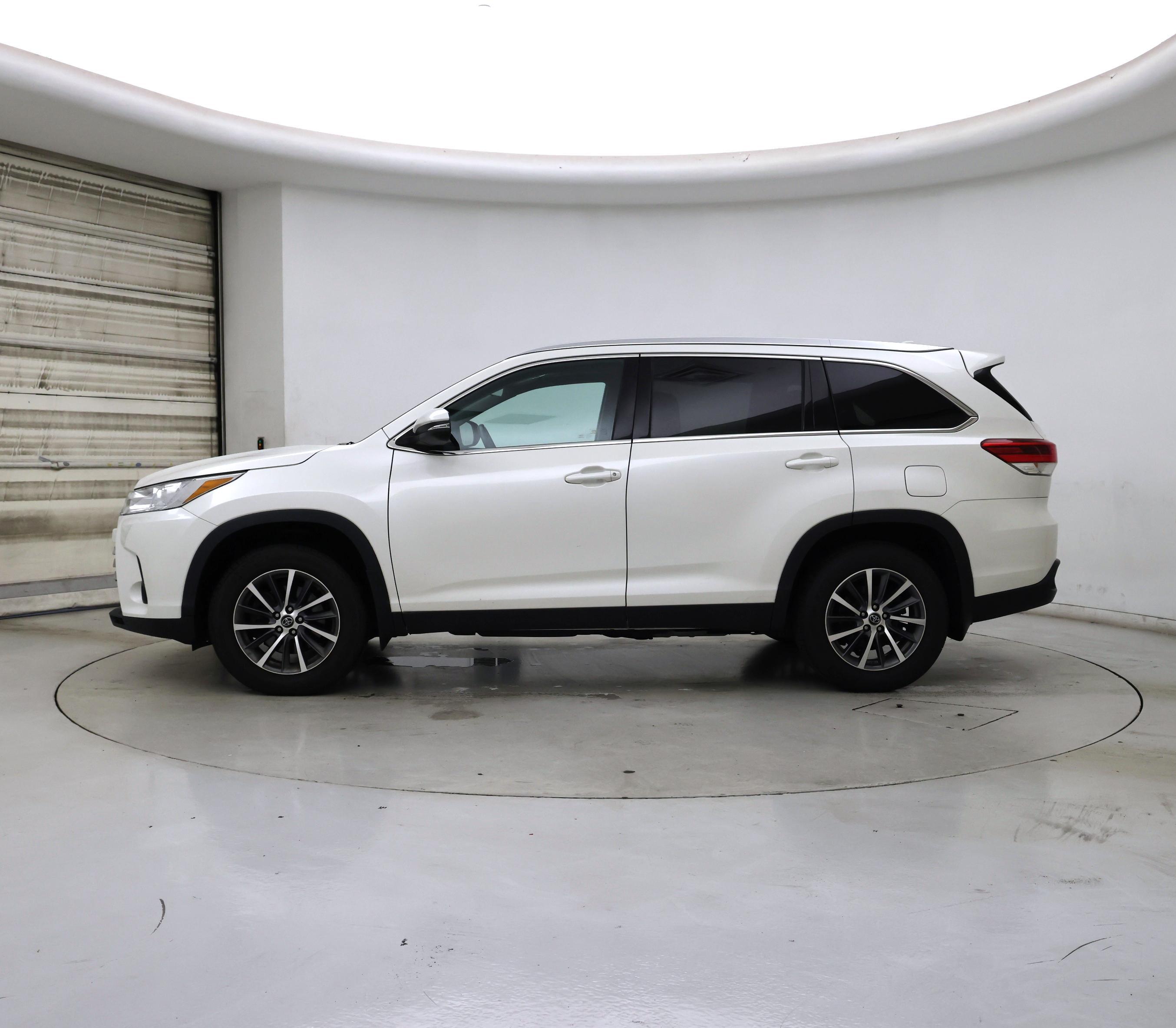 Thumbnail: 2019 Toyota Highlander - 3