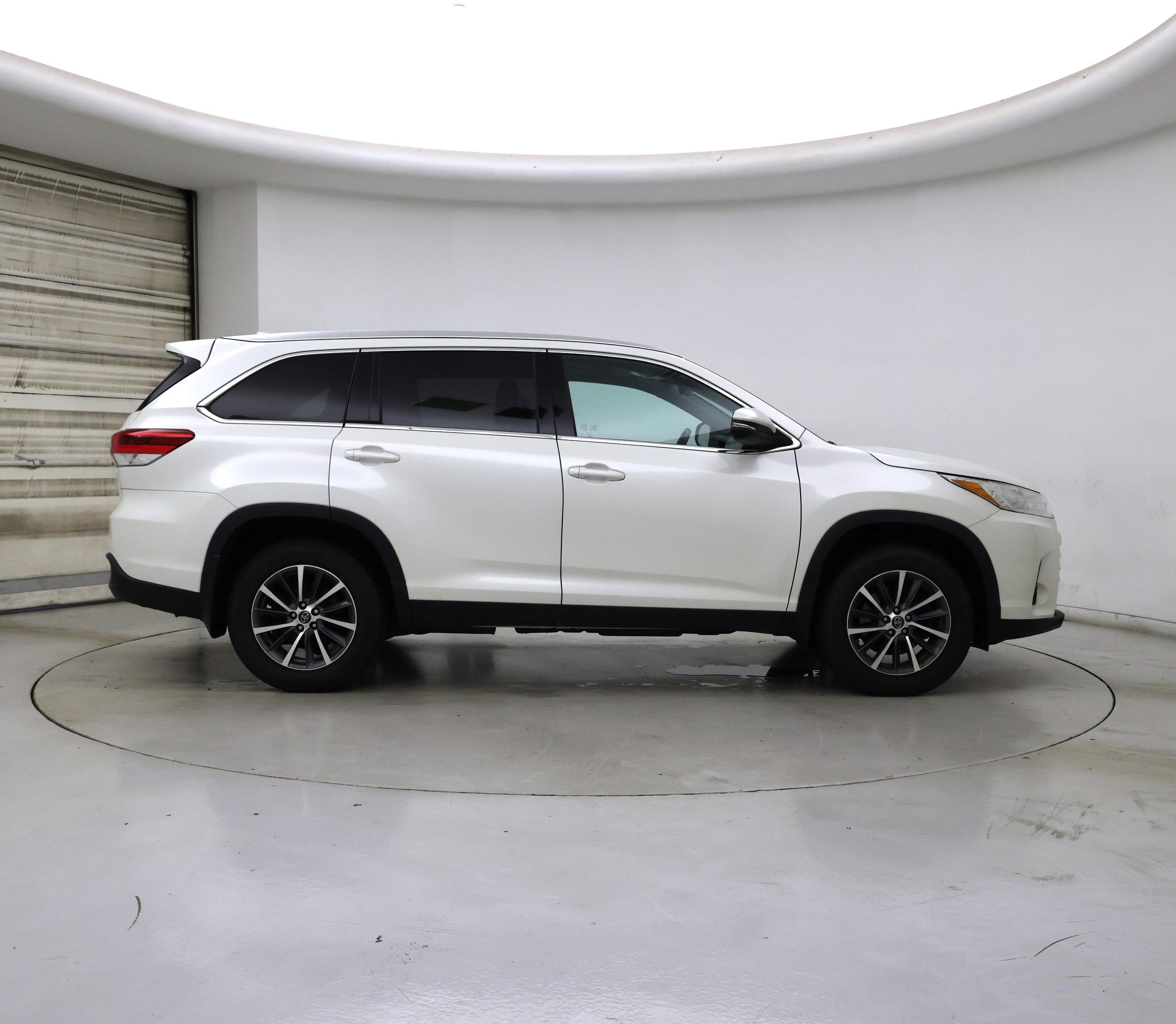 Thumbnail: 2019 Toyota Highlander - 7