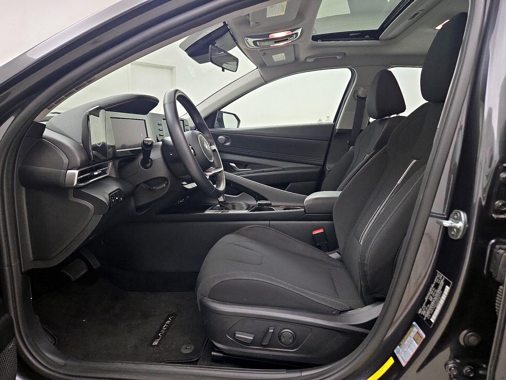 Thumbnail: 2021 Hyundai Elantra - 11