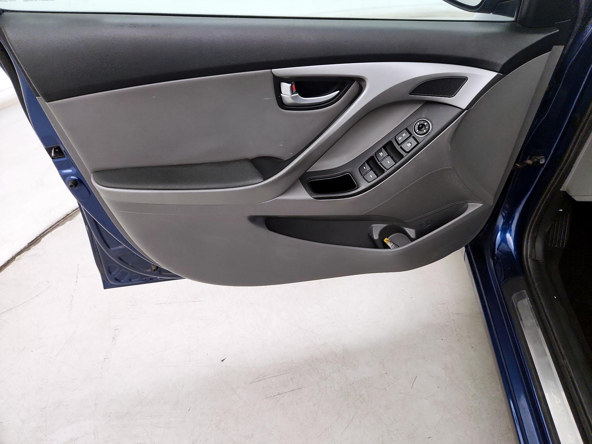 Thumbnail: 2016 Hyundai Elantra - 10
