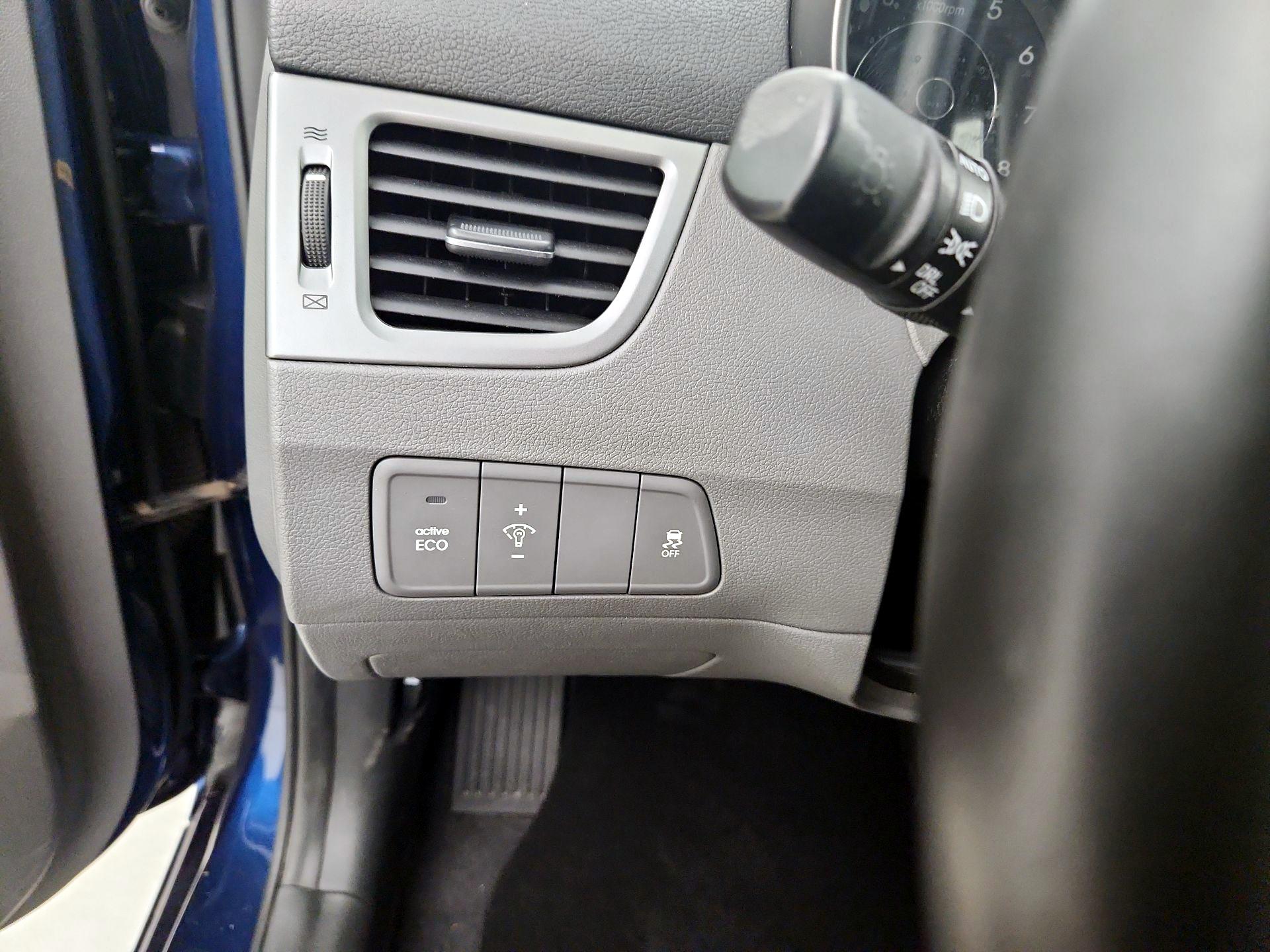 Thumbnail: 2016 Hyundai Elantra - 11