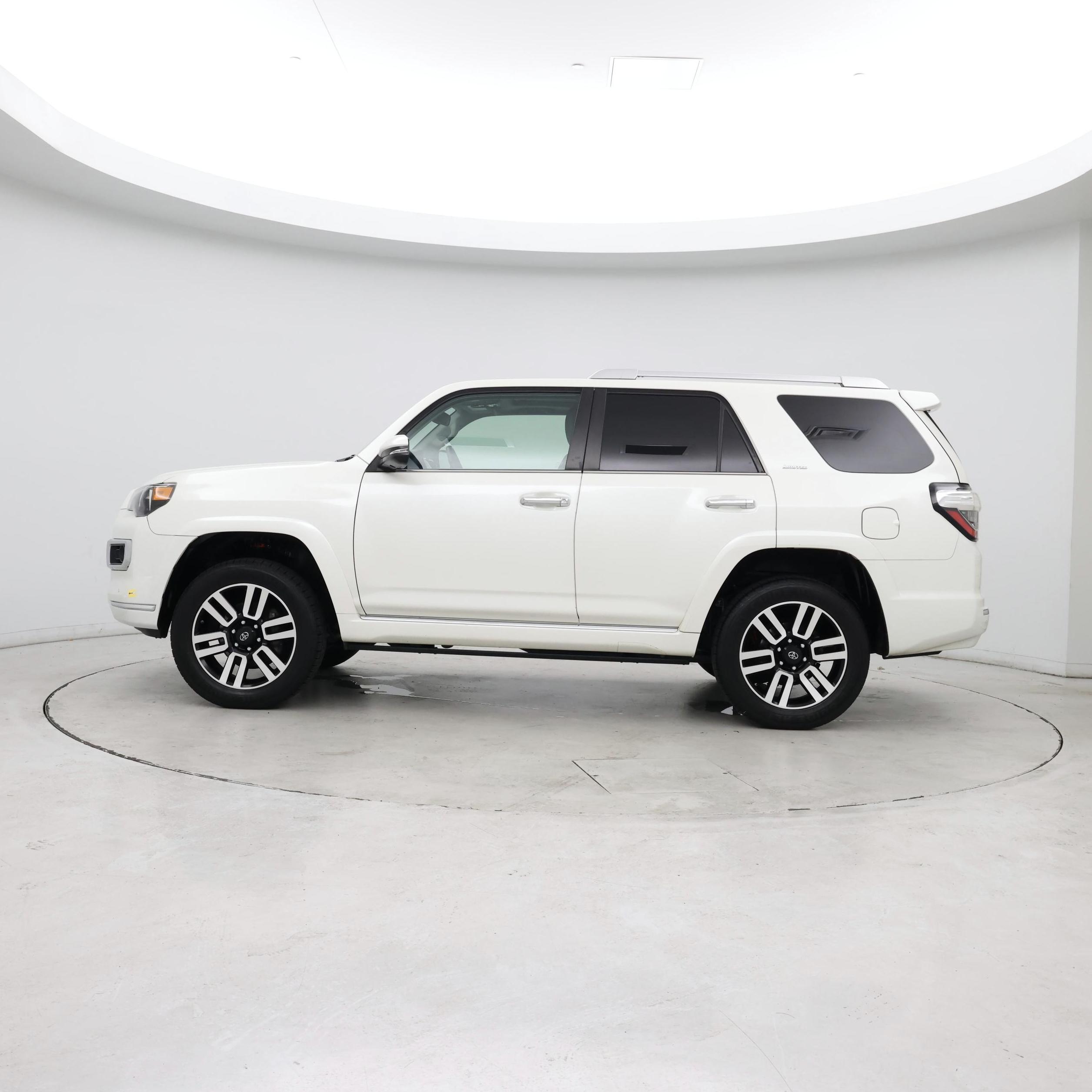 Thumbnail: 2020 Toyota 4Runner - 3