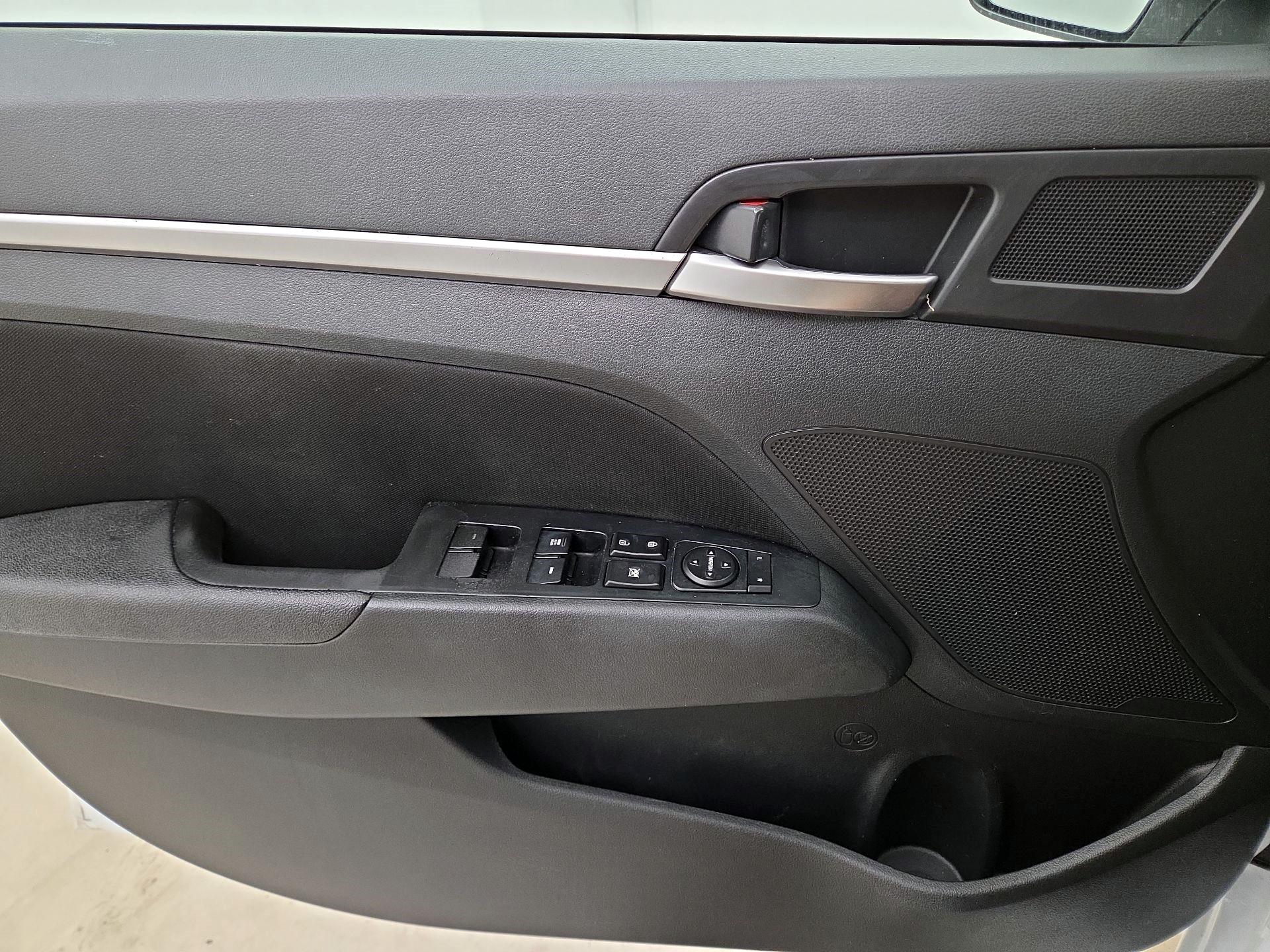 Thumbnail: 2019 Hyundai Elantra - 12