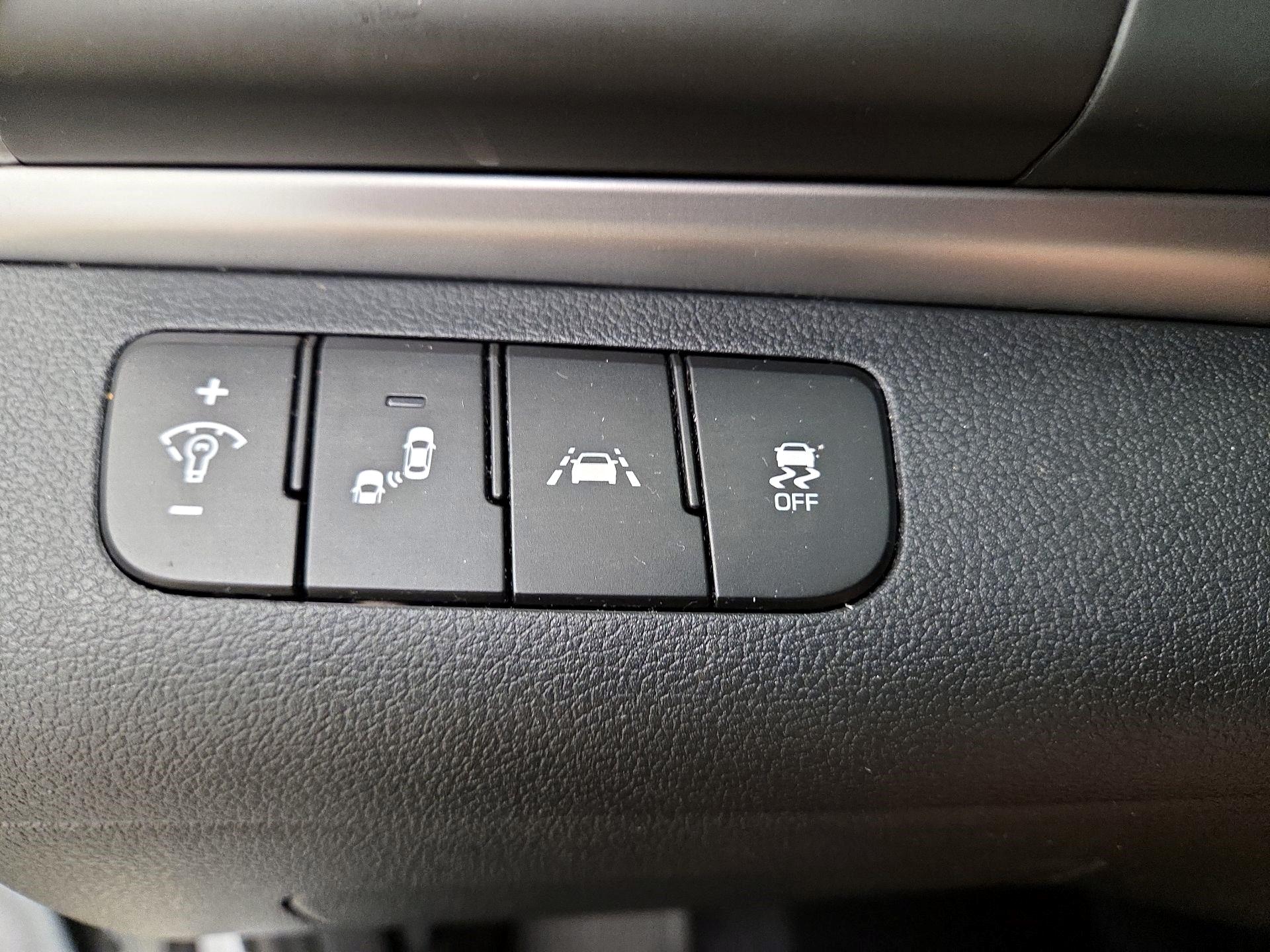 Thumbnail: 2019 Hyundai Elantra - 13