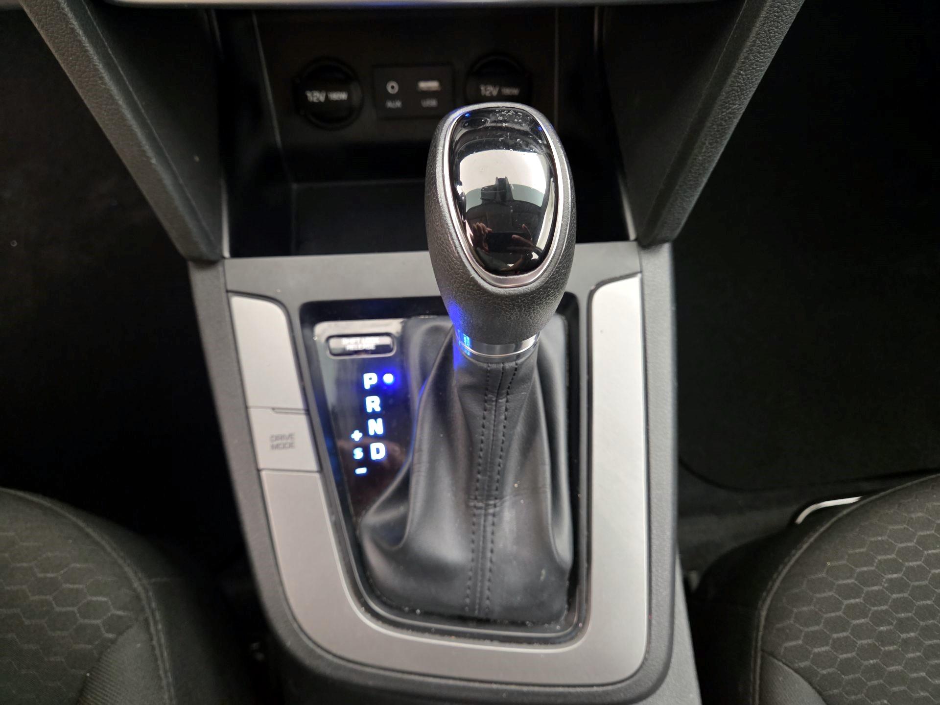 Thumbnail: 2019 Hyundai Elantra - 17