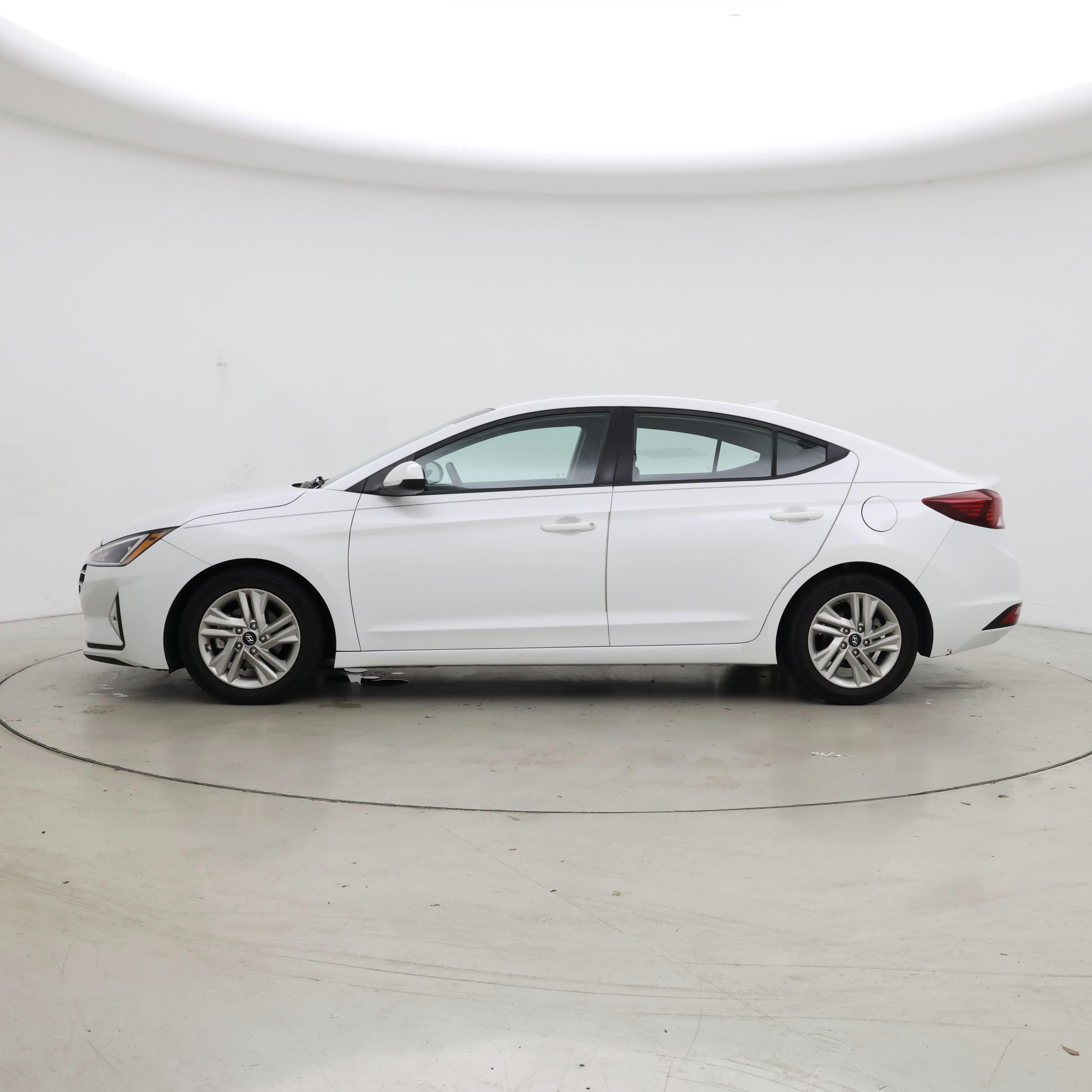 Thumbnail: 2019 Hyundai Elantra - 3