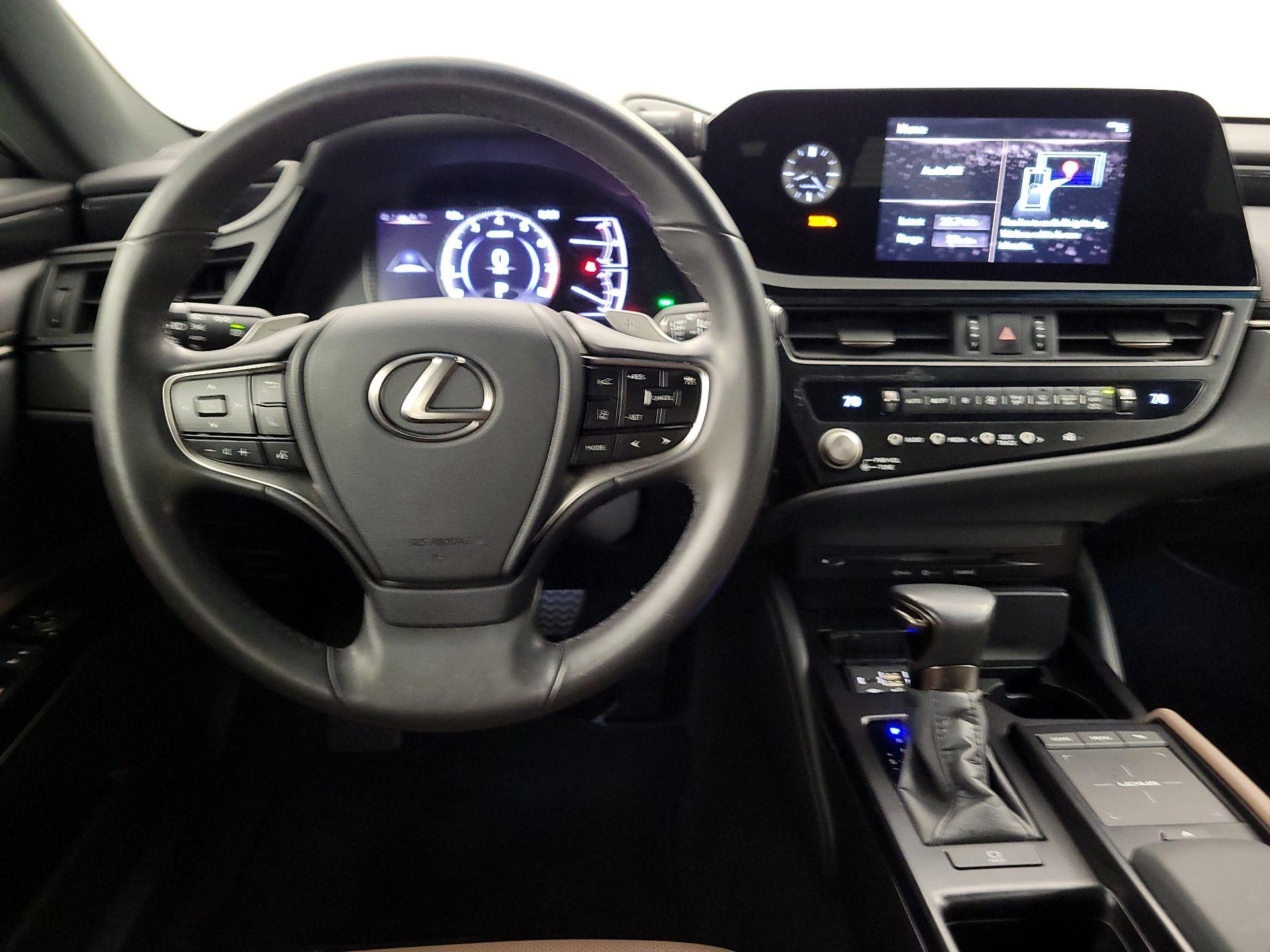 Thumbnail: 2022 Lexus ES - 10