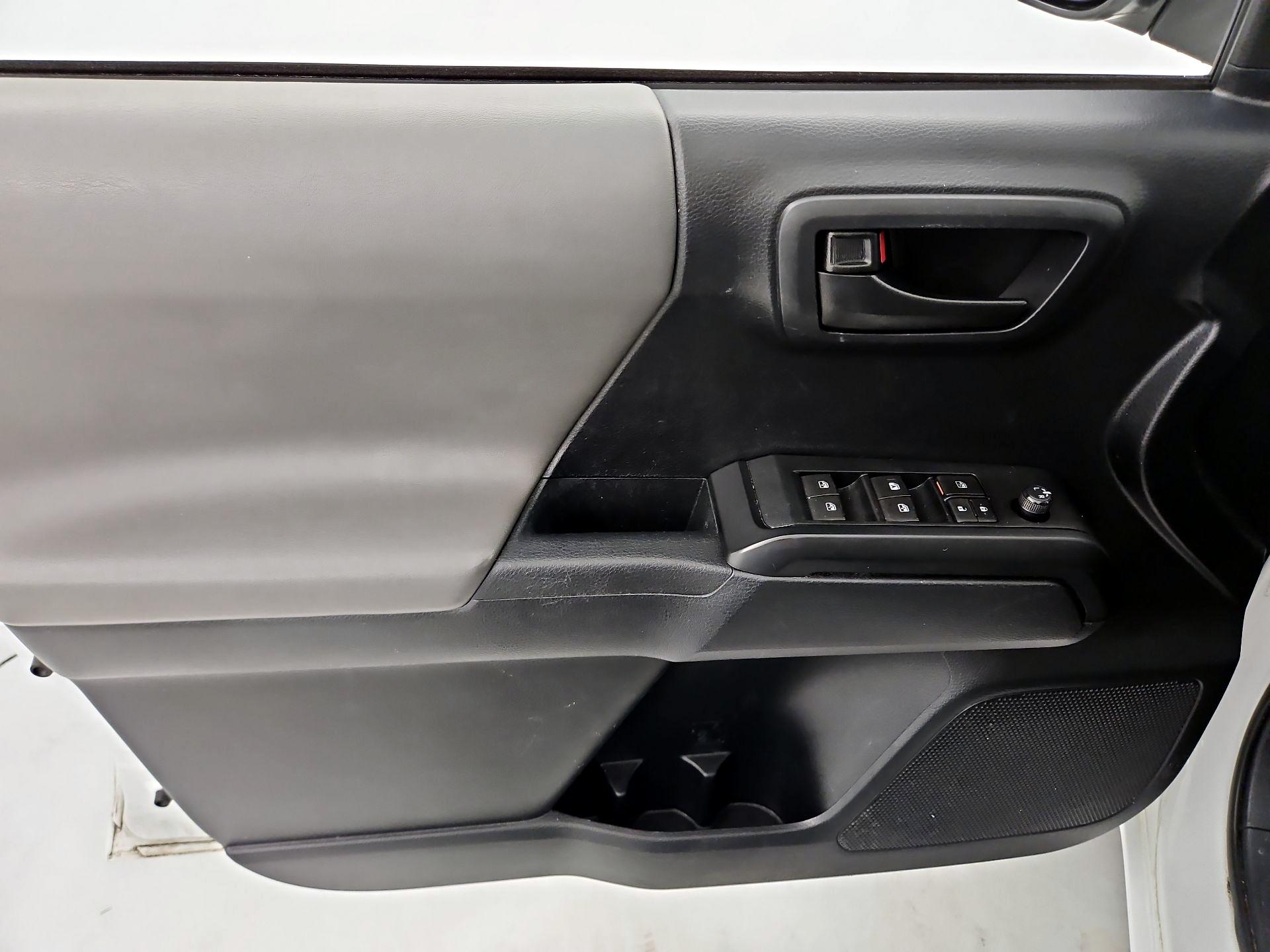 Thumbnail: 2019 Toyota Tacoma - 12
