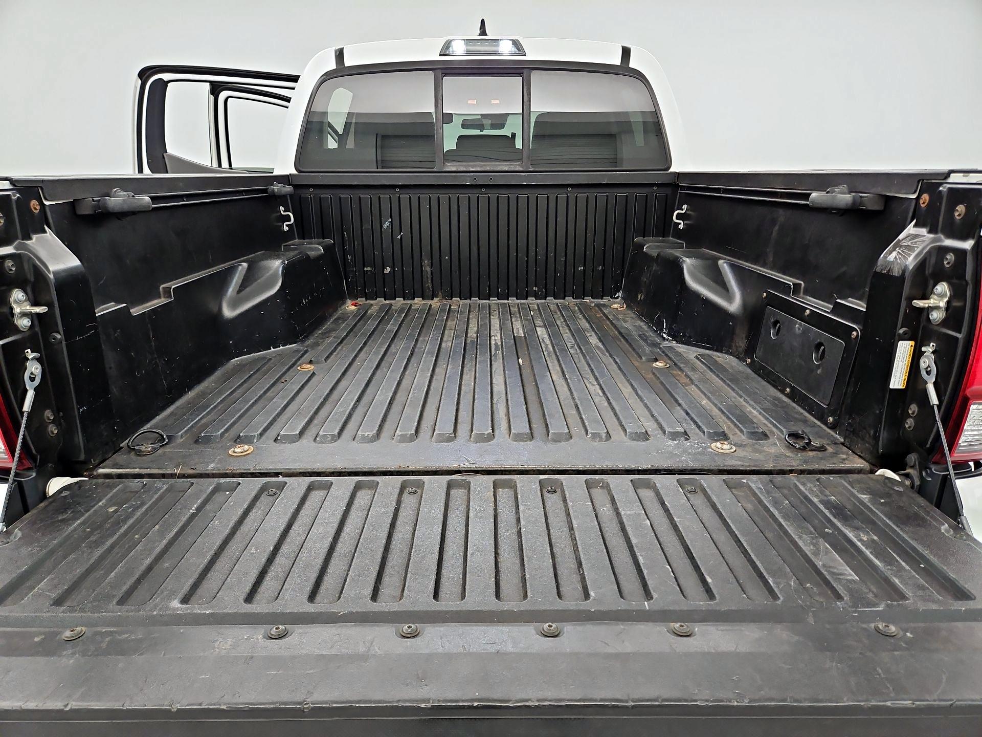 Thumbnail: 2019 Toyota Tacoma - 20