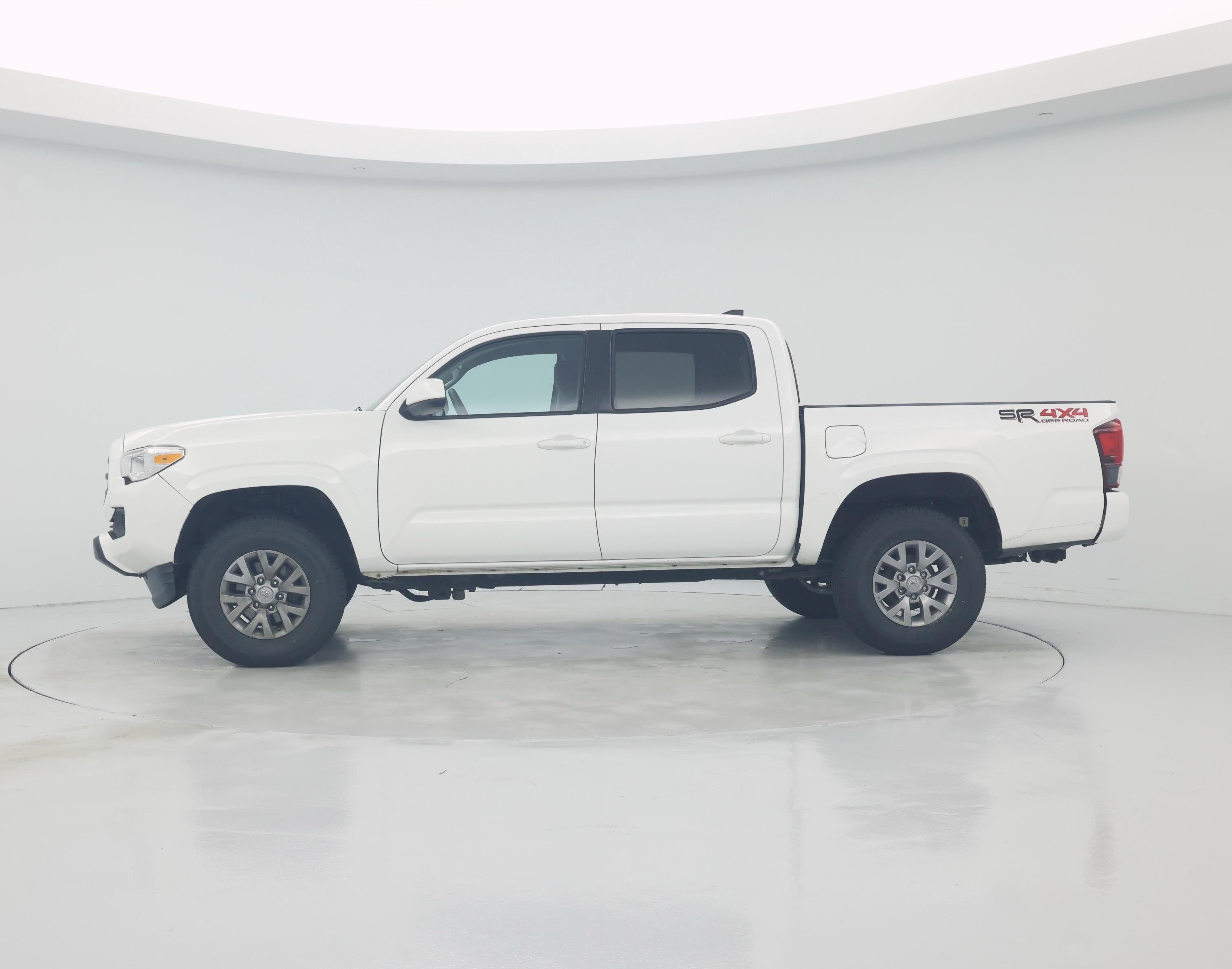 Thumbnail: 2019 Toyota Tacoma - 3