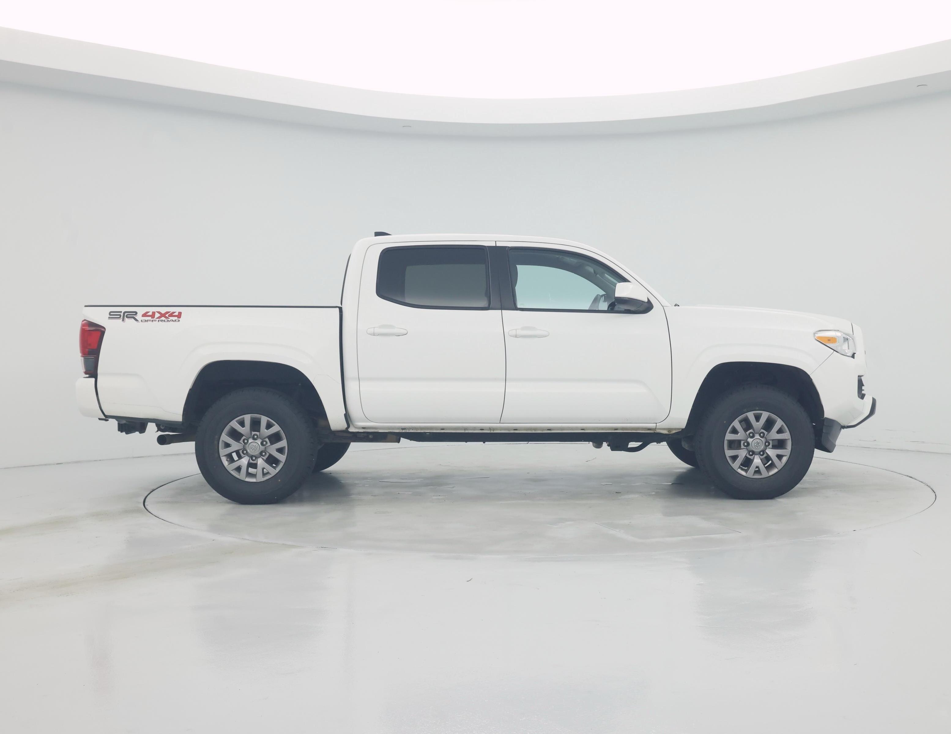 Thumbnail: 2019 Toyota Tacoma - 7