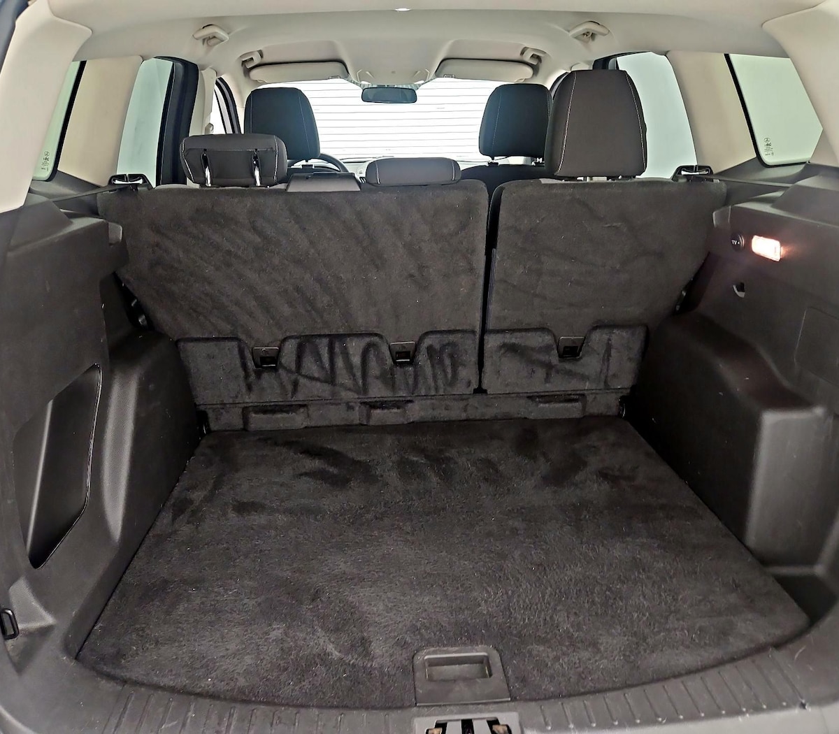 Trunk/Cargo (Seats Up)