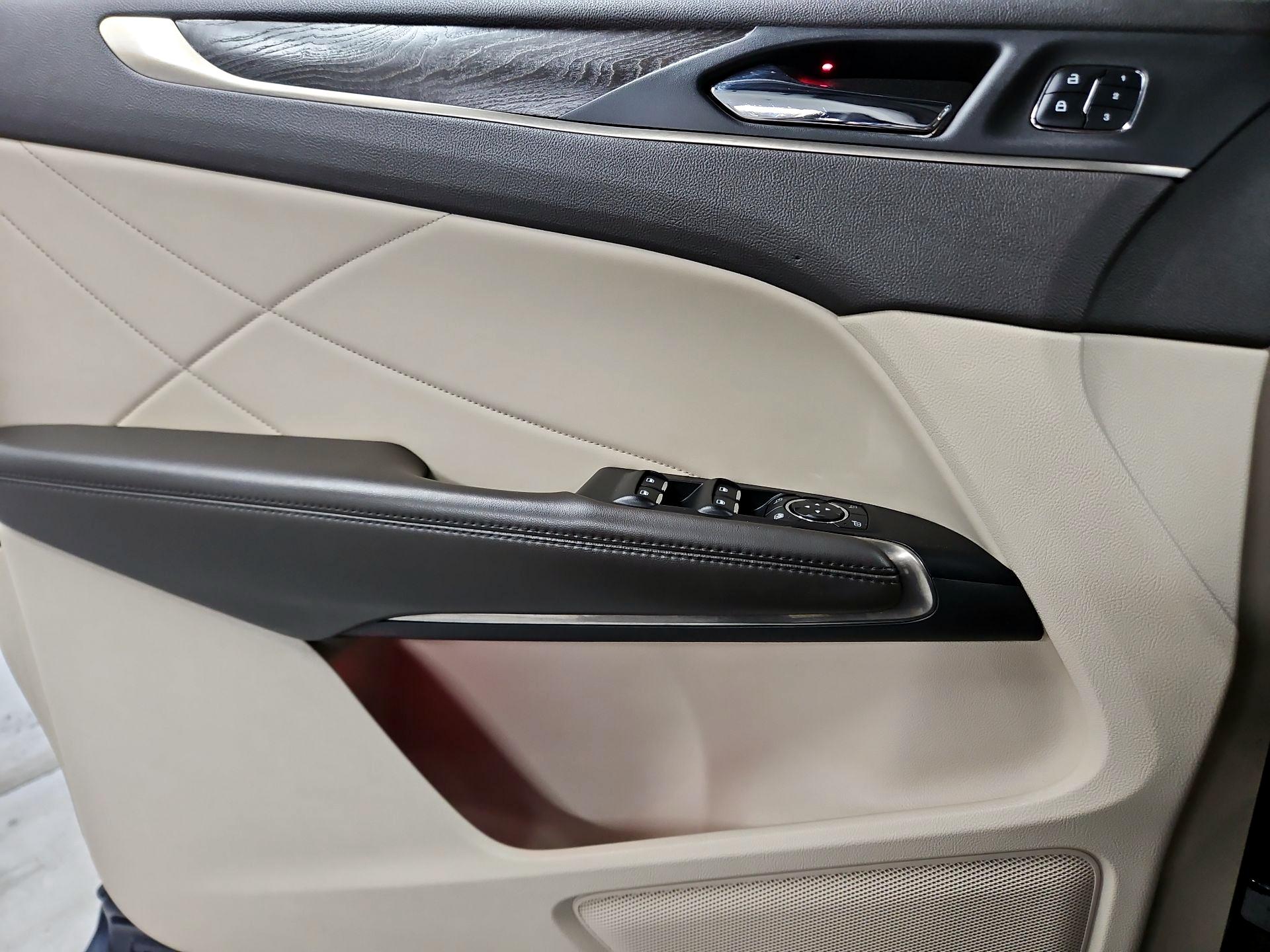 Thumbnail: 2017 Lincoln MKC - 12