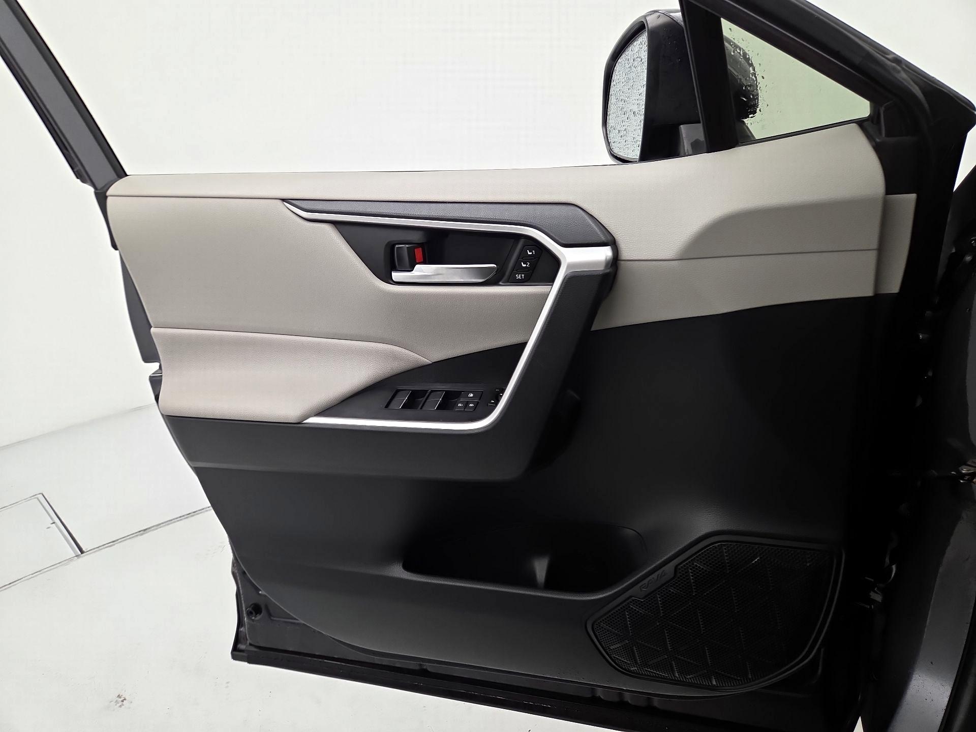 Thumbnail: 2019 Toyota RAV4 - 12