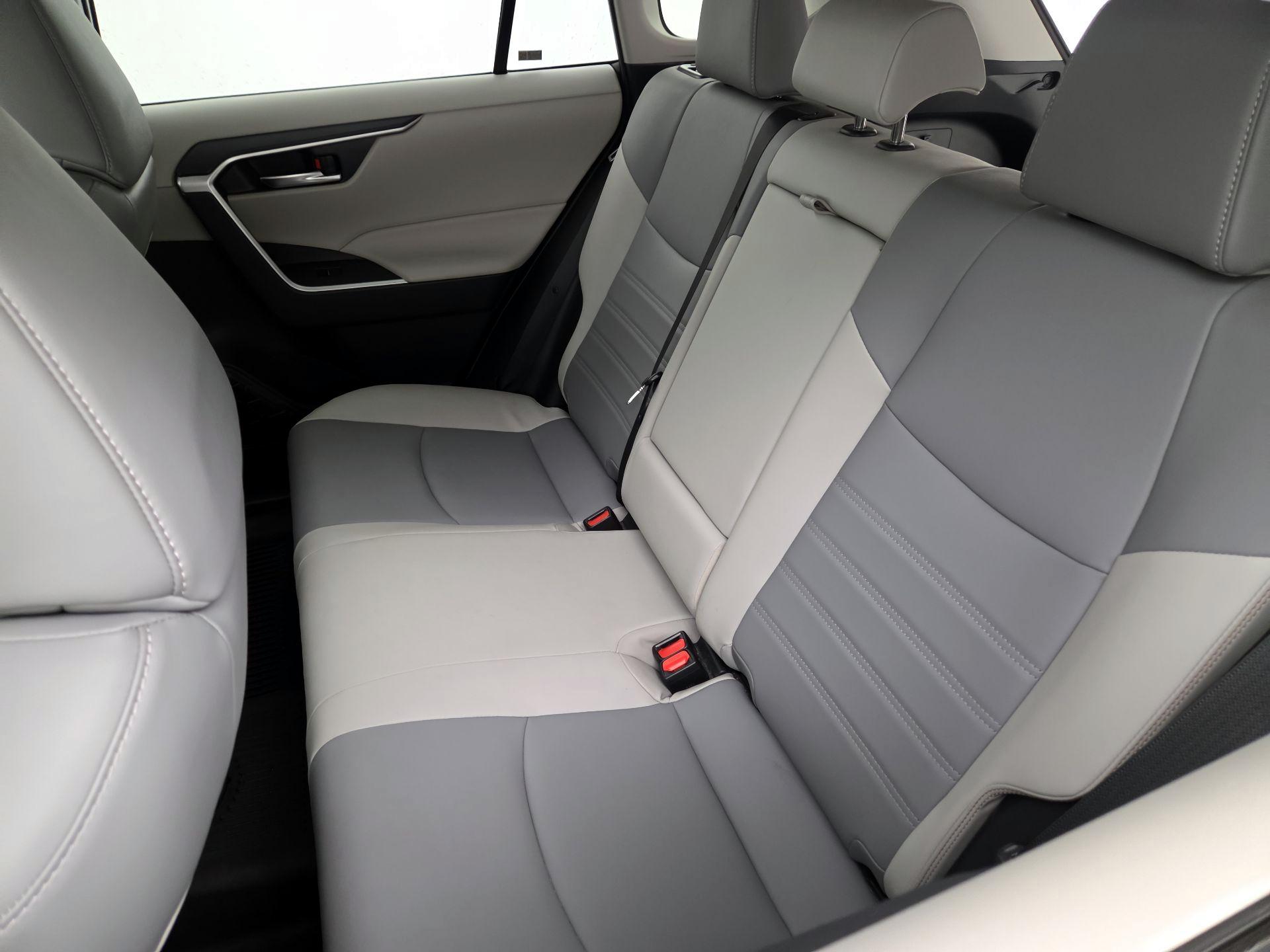 Thumbnail: 2019 Toyota RAV4 - 19