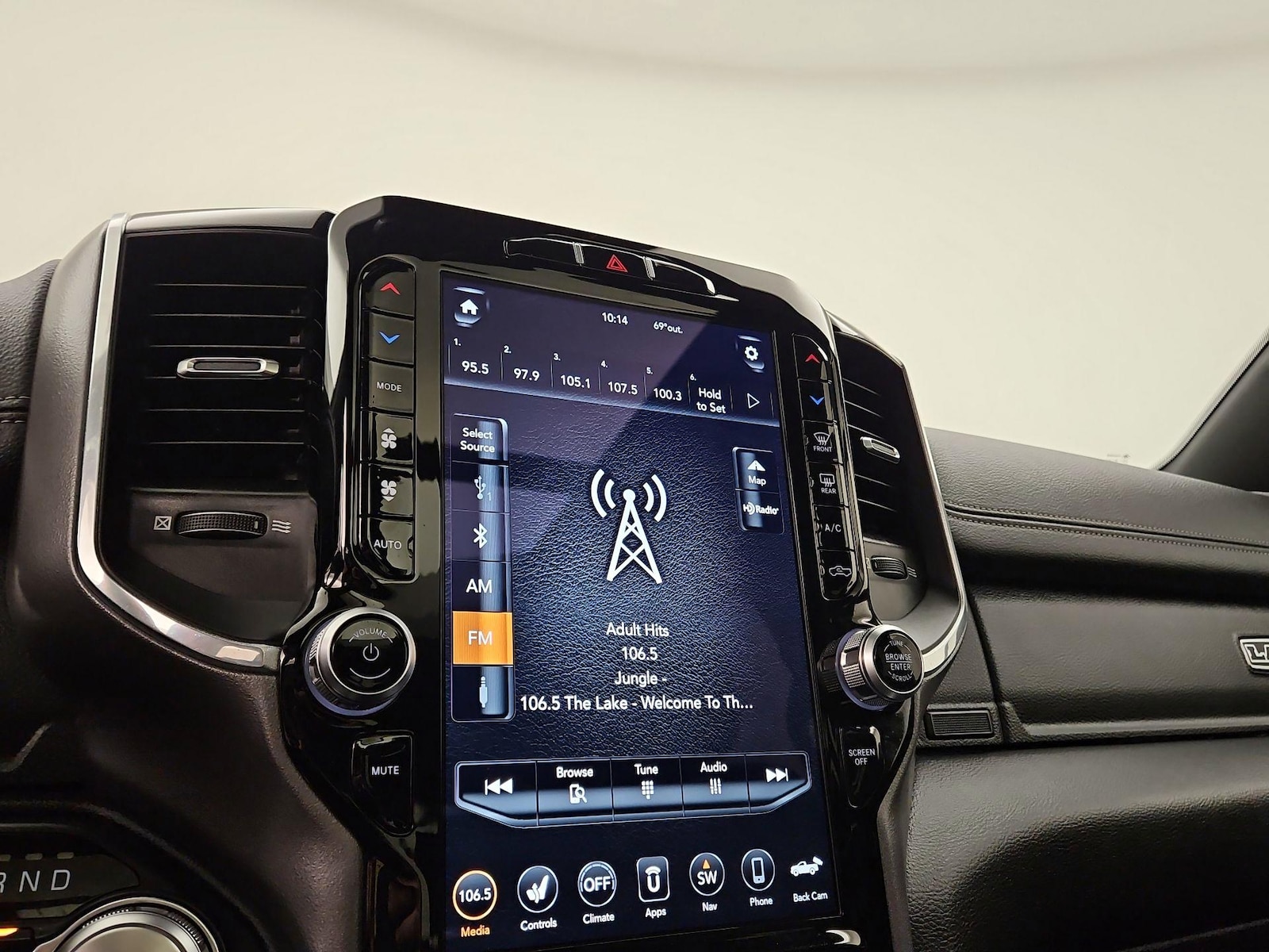 2021 RAM Ram 1500 Pickup Laramie - Photo 17