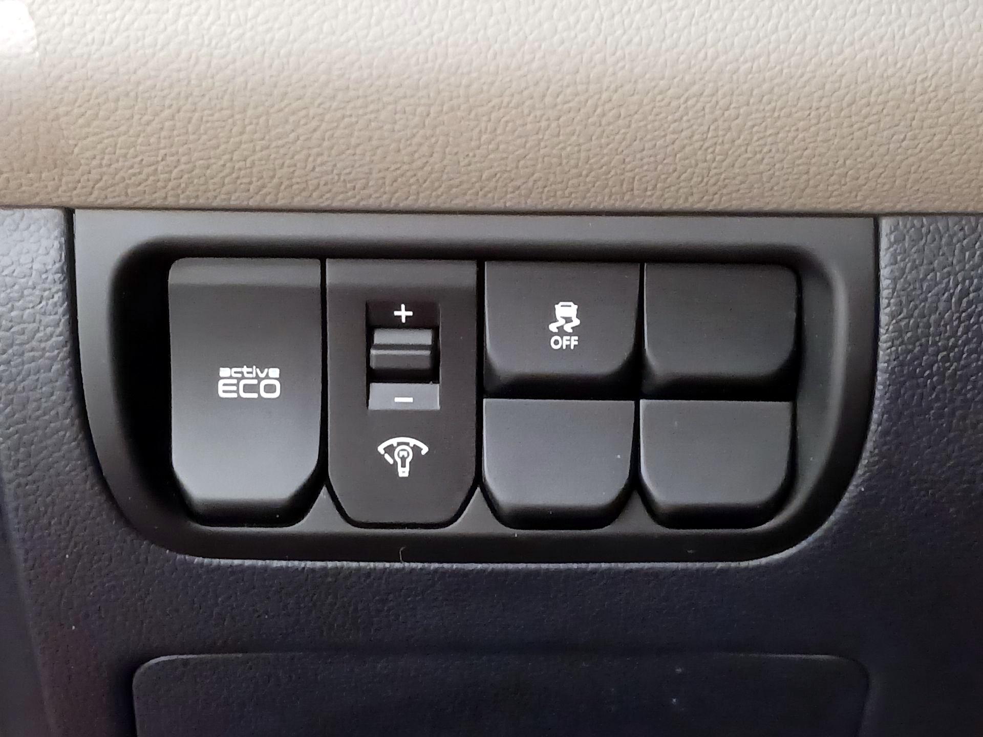 Thumbnail: 2015 Kia Rio - 13