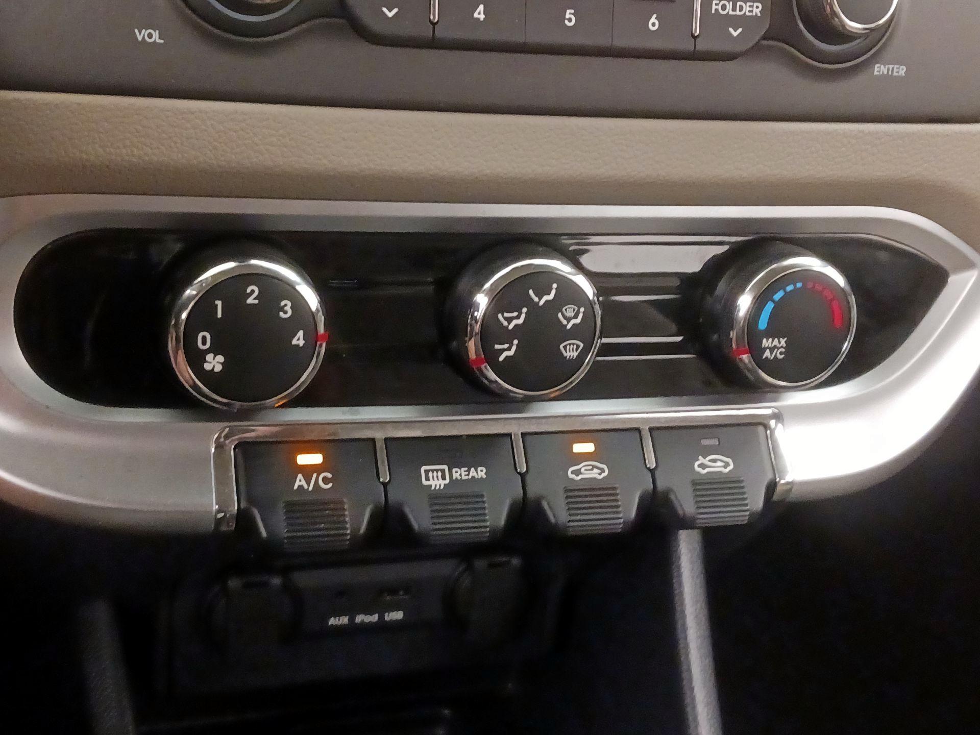 Thumbnail: 2015 Kia Rio - 15