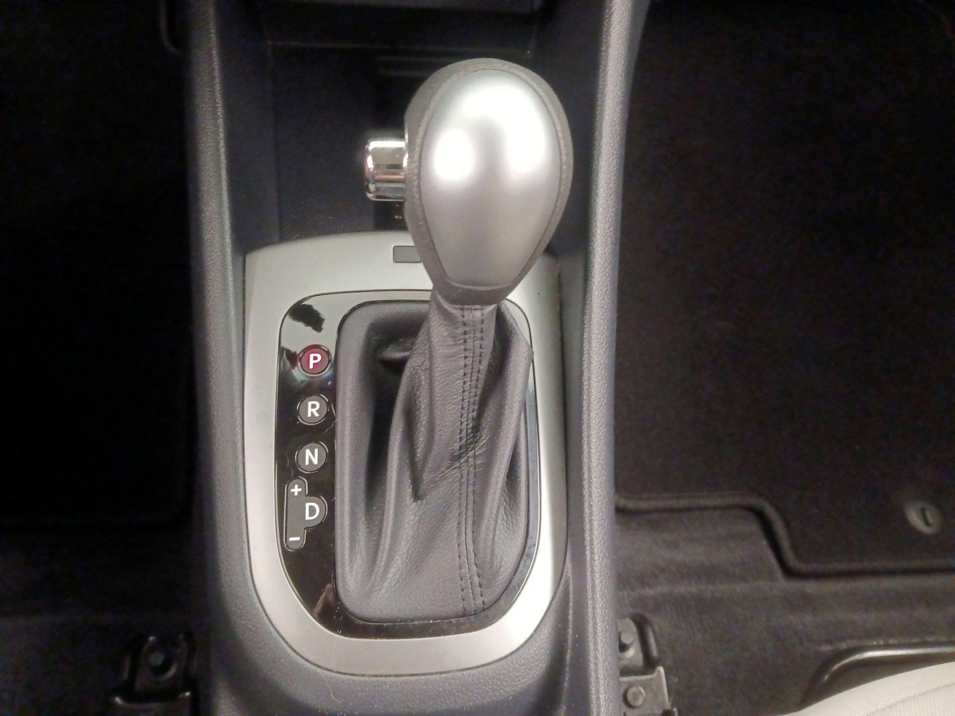 Thumbnail: 2015 Kia Rio - 16