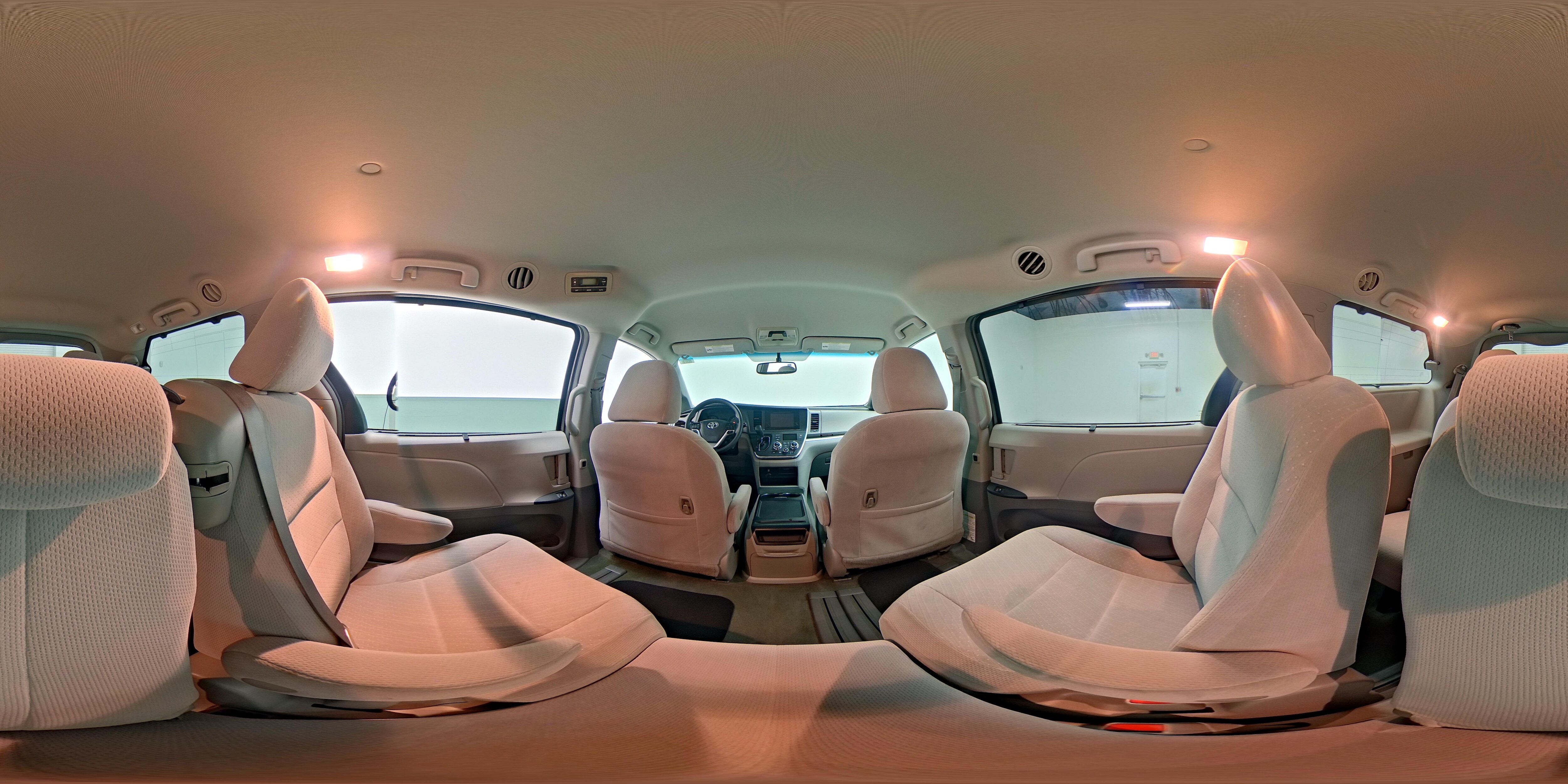 2017 Toyota Sienna LE - Photo 26