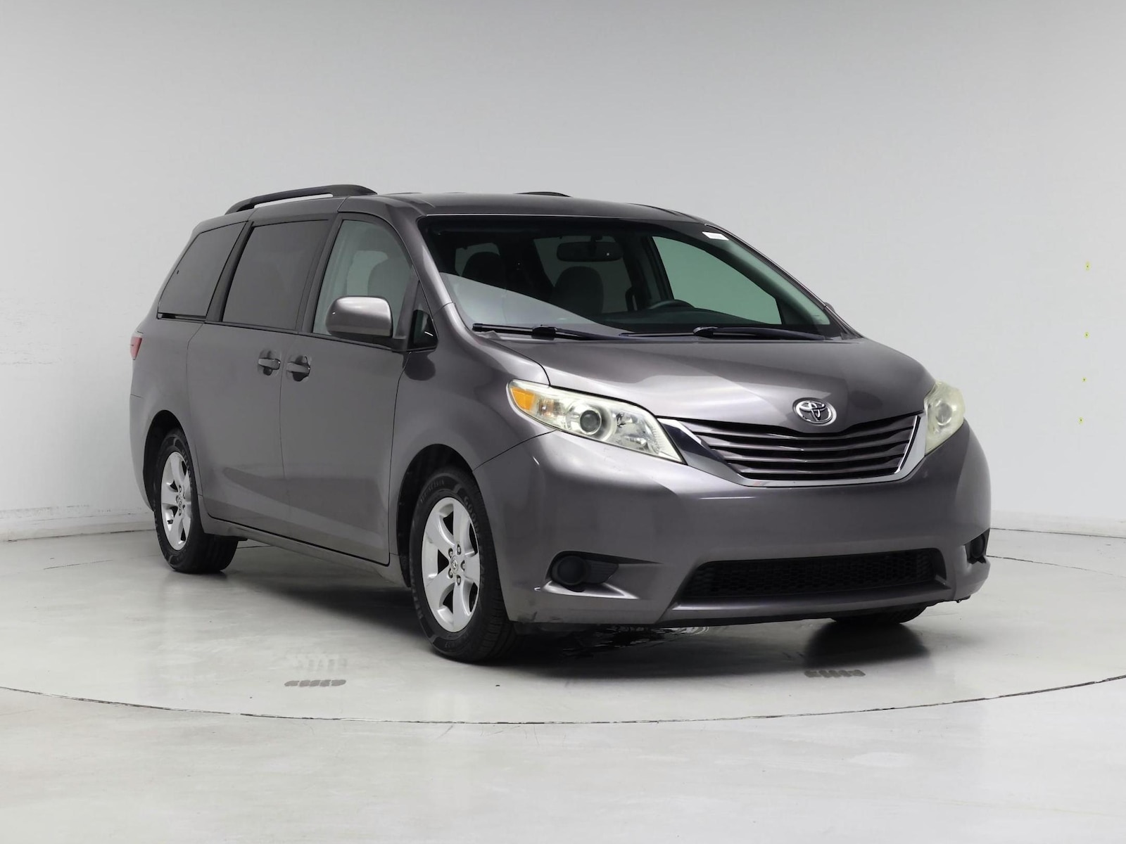 2017 Toyota Sienna LE - Photo 2