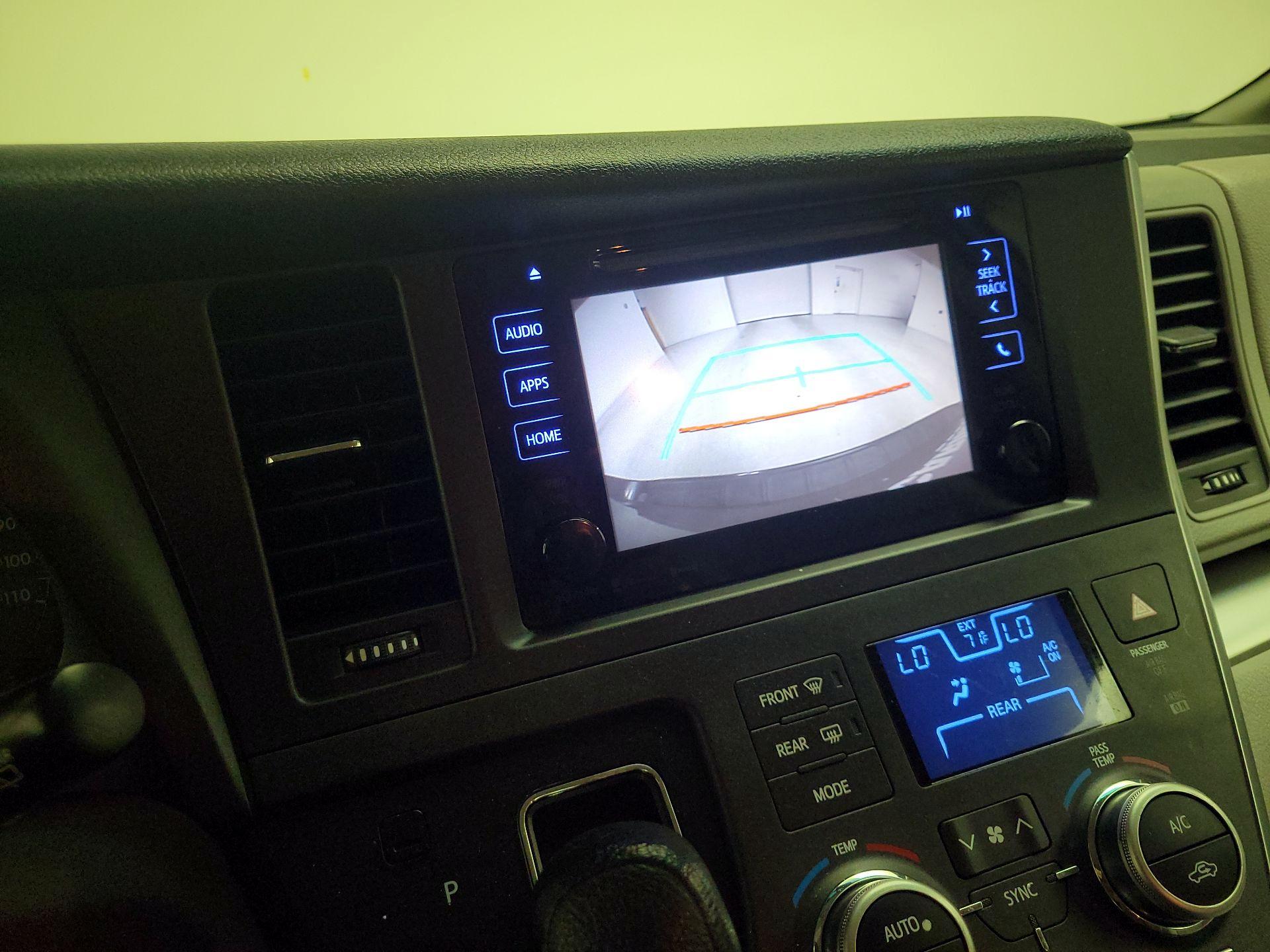 Thumbnail: 2017 Toyota Sienna - 14