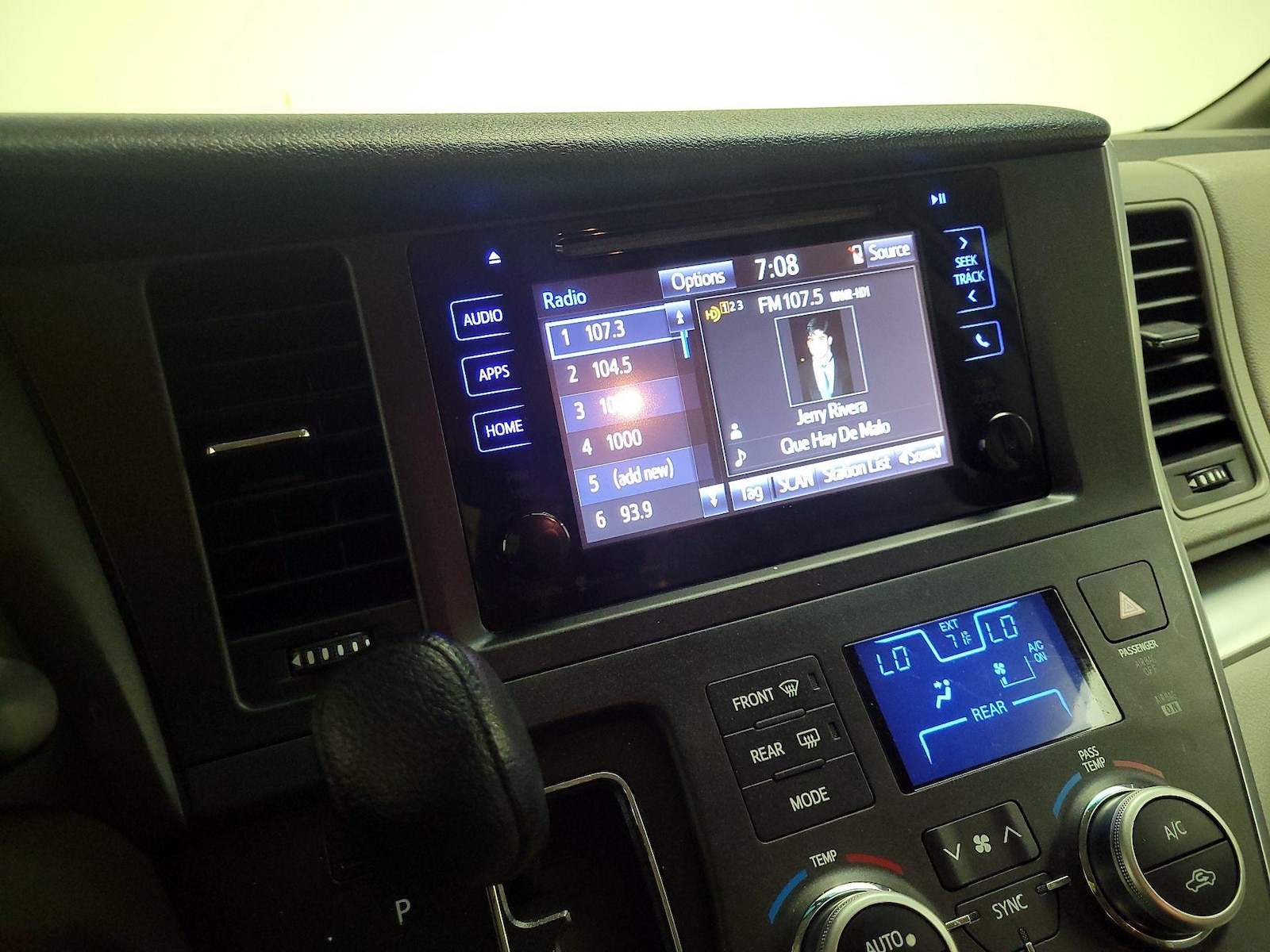 2017 Toyota Sienna LE - Photo 16