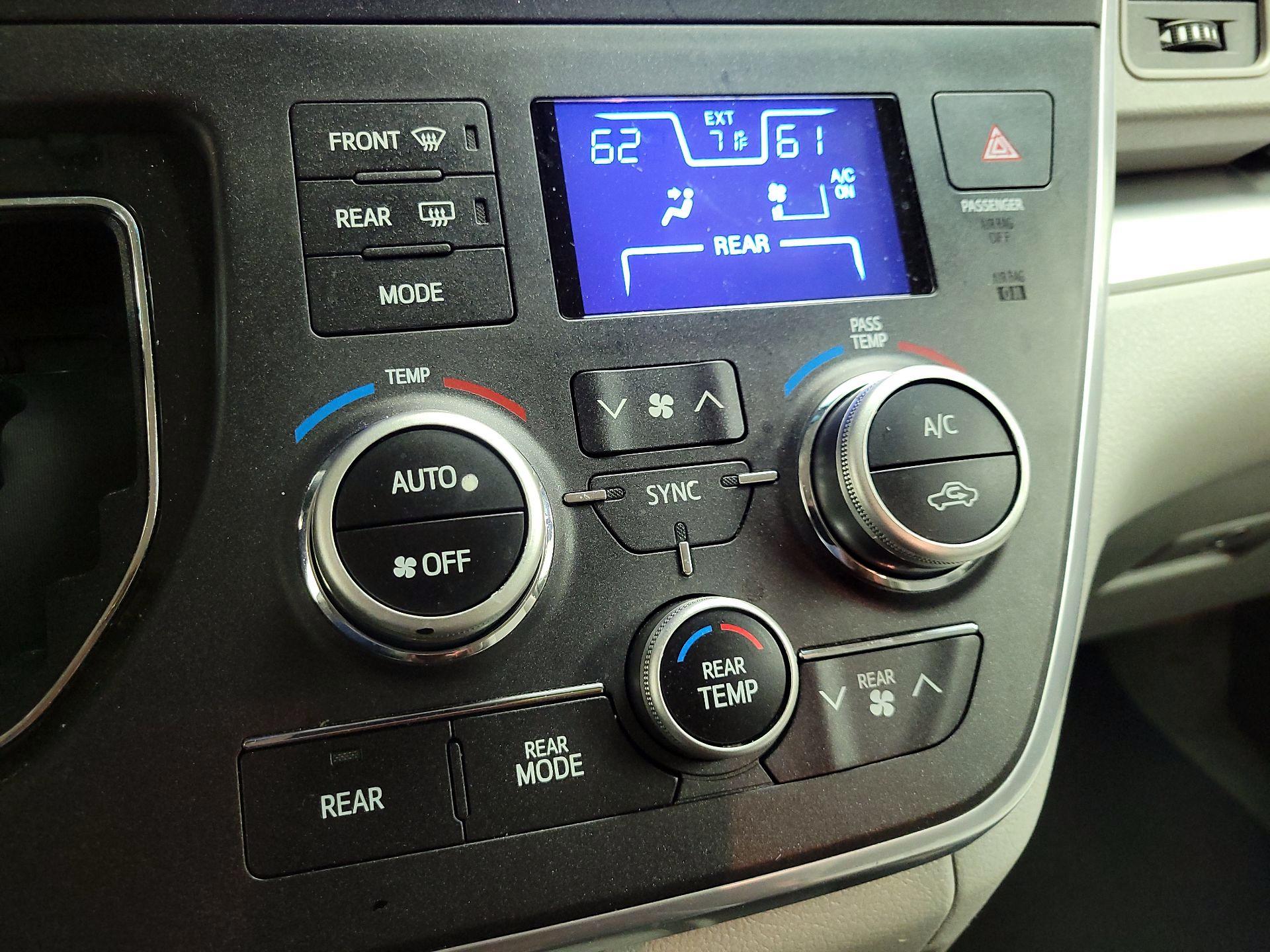 Thumbnail: 2017 Toyota Sienna - 16